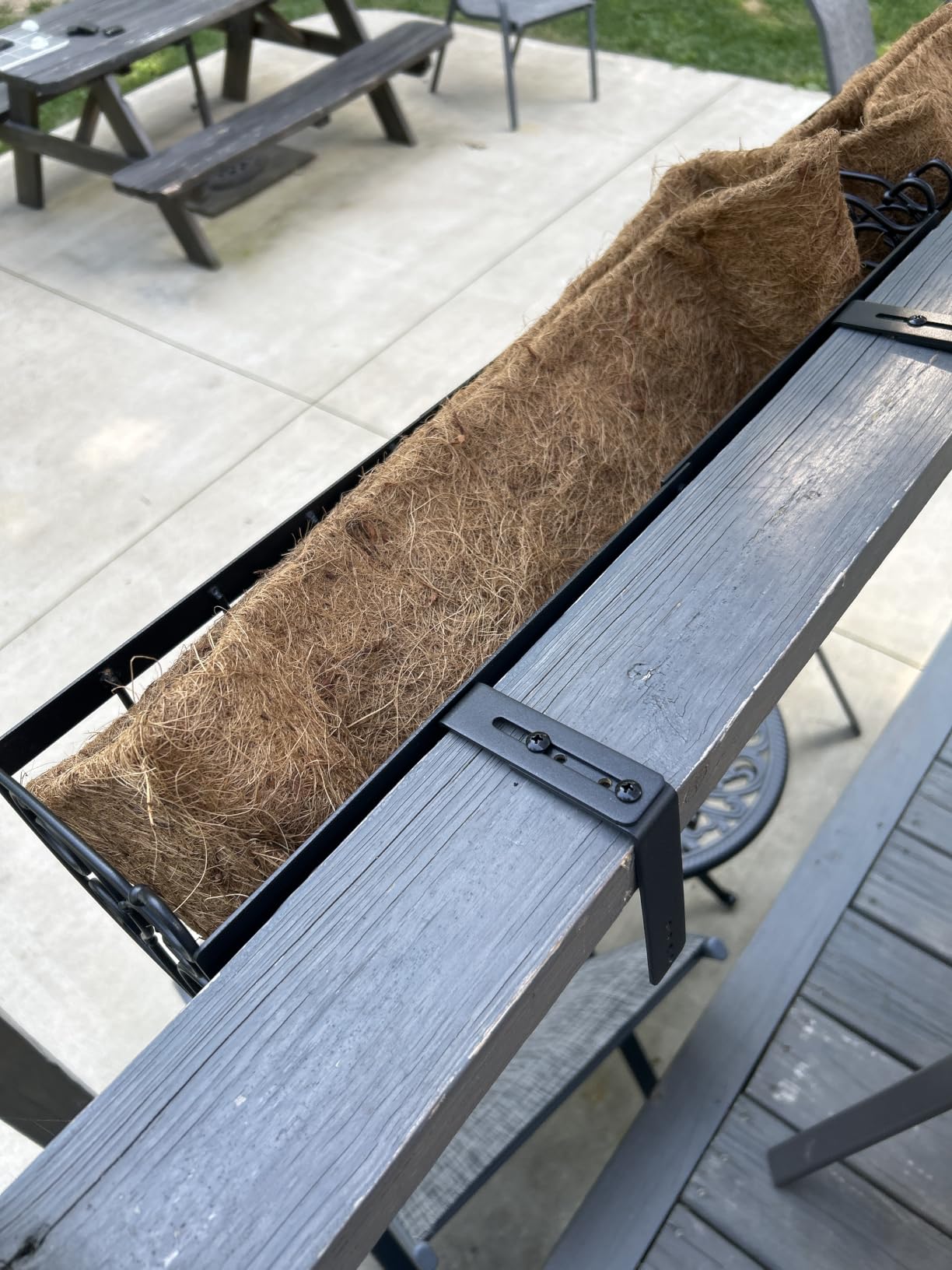 VOXOR Railing Planter Boxes, 24 Inch Window Boxes Planters, Balcony Planters with Adjustable Brackets & Coco Liner (2 Pack) customer photo 1
