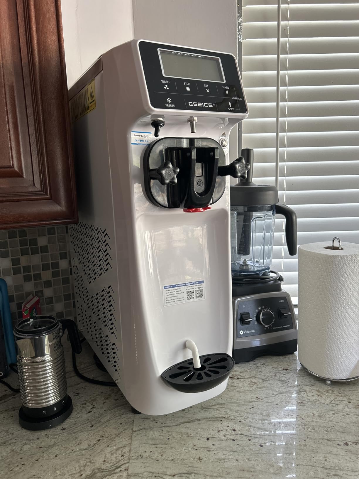 GSEICE Soft Serve Ice Cream Machine | Ice Cream Maker 7 Inch Screen Soft Serve Machine with Pre-Cooling & Fresh-Keeping, Enclosed Body for Home Party Cafe Store customer photo 2