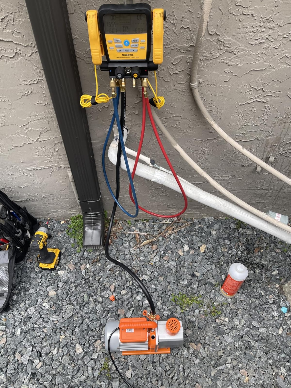 VEVOR Vacuum Pump, 7 CFM 3/4 HP, HVAC Two Stage Rotary Vane AC Vacuum Pump, for R134a R22 R410a R1234YF R32, 4 Pole Motor, for Automotive Air Conditioner Maintenance Resin Degassing, Oil Included customer photo 1
