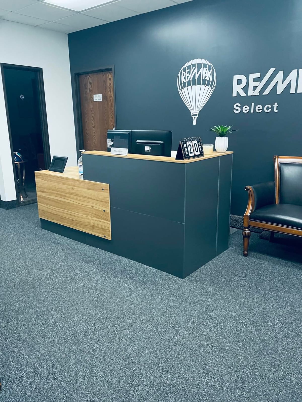L-Shaped Reception Desk with Lockable Drawers, Adjustable File Cabinet & Keyboard Tray, Modern Front Counter for Office, Salon, or Lobby (Right-L Walnut/Slate Gray, 70.9''L x 23.6''W x 41.3''H) customer photo 1