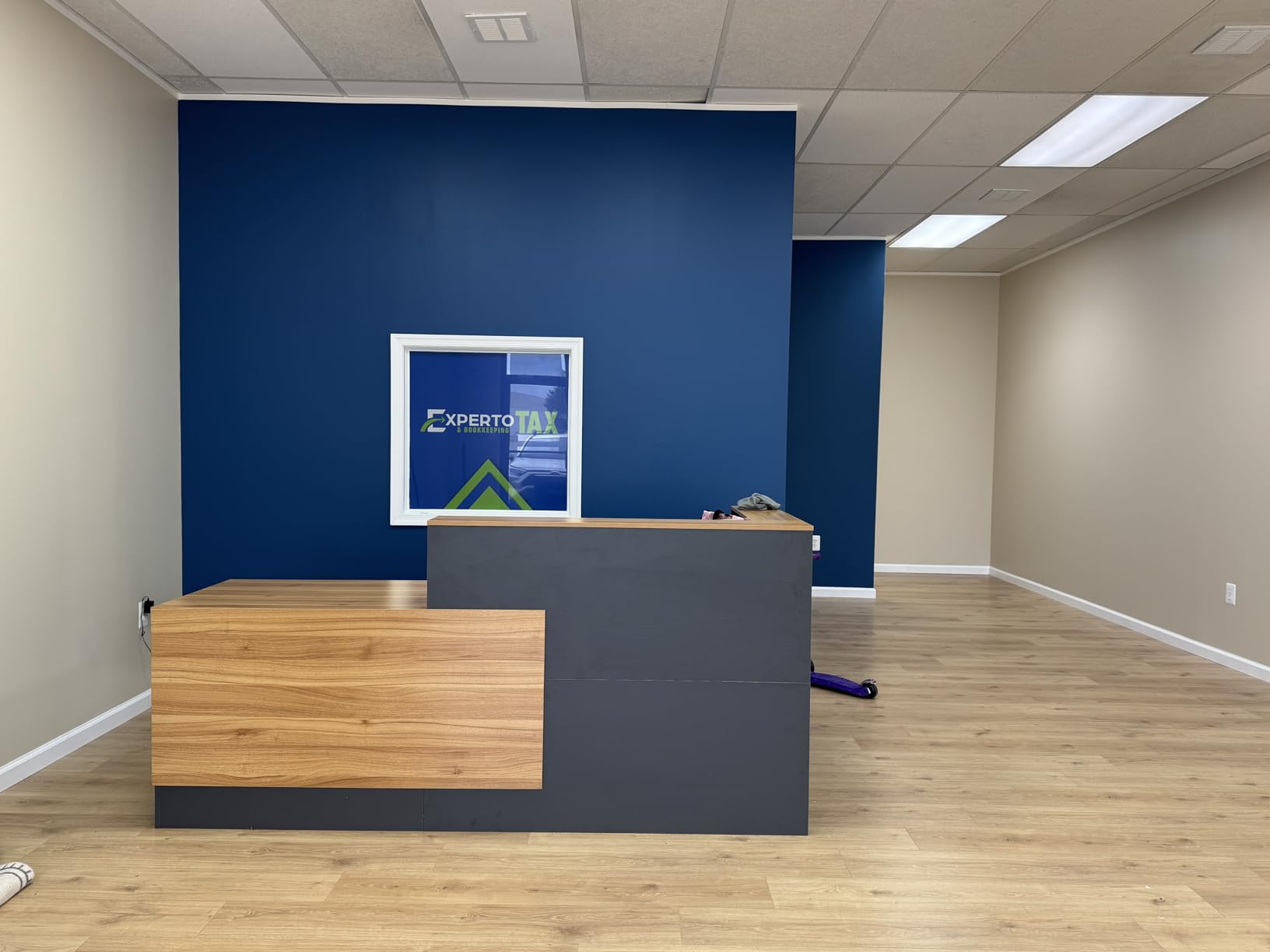 L-Shaped Reception Desk with Lockable Drawers, Adjustable File Cabinet & Keyboard Tray, Modern Front Counter for Office, Salon, or Lobby (Right-L Walnut/Slate Gray, 70.9''L x 23.6''W x 41.3''H) customer photo 2