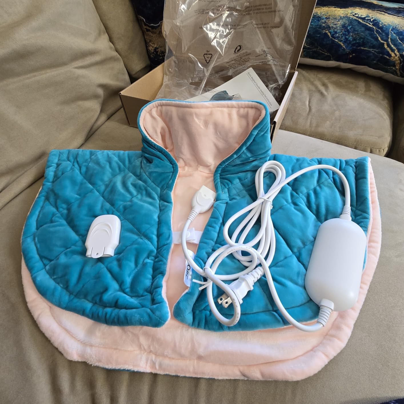 Electric Heating Pad for Neck and Shoulders, Shoulder Heating Pads, Weighted Neck Heating Pad for Pain Relief, 6 Heat Settings Far Infrared Heated Pad with Auto Off (Blue L) customer photo 2