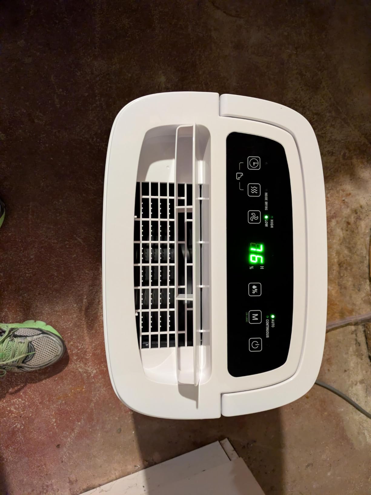Waykar 34 Pints 2025 Most Efficient Energy Star Dehumidifier for Home & Basement, Ideal for Spaces up to 2,000 Sq. Ft. with Auto or Manual Drainage, 0.62-Gallon Water Tank customer photo 1