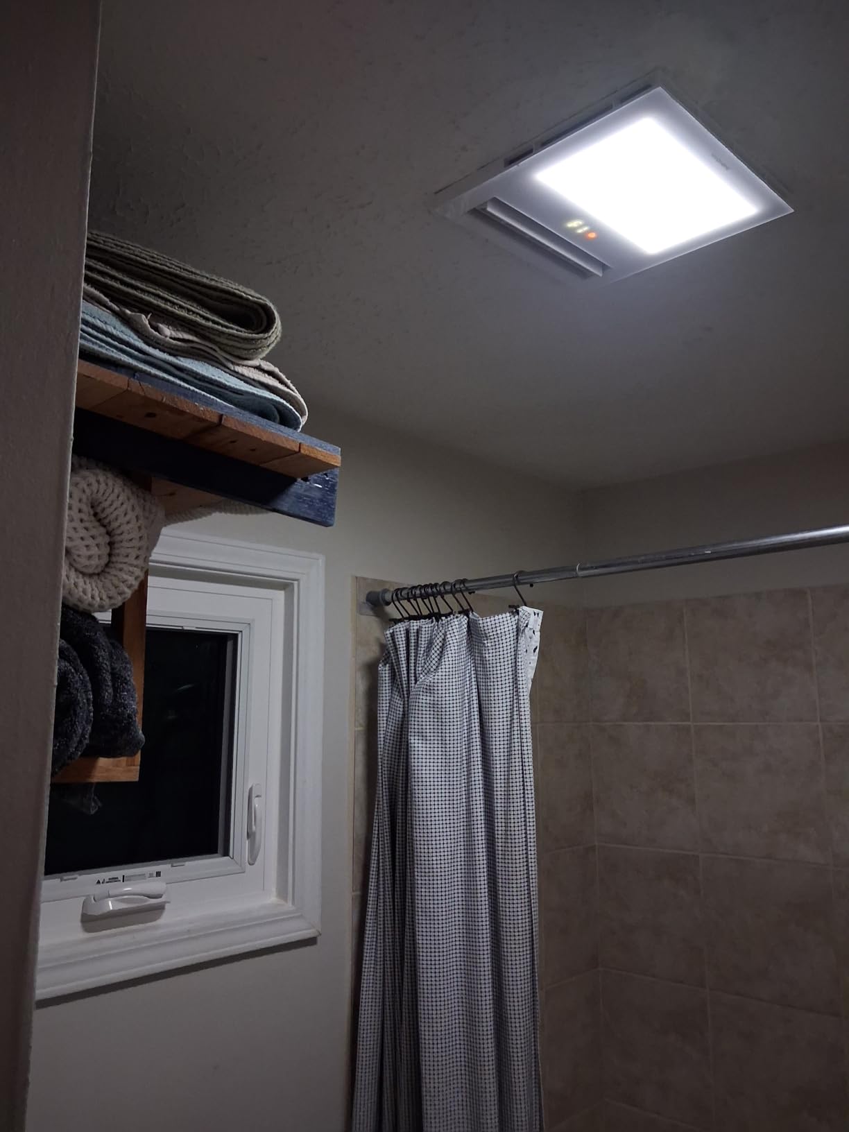 VIVOHOME Bathroom Exhaust Fan with Light, 160CFM Humidity Sensor & 3CCT LED | DC Motor Fan with 5-Speed Blower, Auto Humidity Sensor, Ceiling Mount, Remote Control, Oscillating Louver customer photo 2