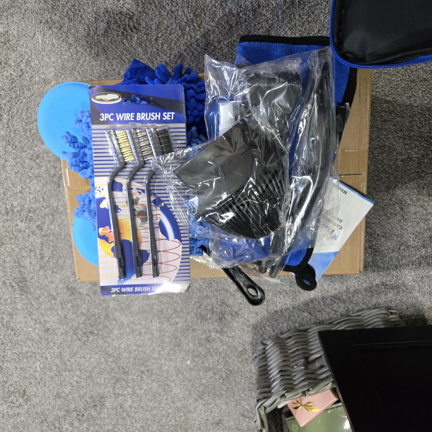 THINKWORK Car Detailing Kit with Foam Gun & Vacuum, 41Pcs Car Cleaning Supplies | Complete Wash Kit, 7600PA Corded Vacuum, Car Wash Mop, 20L Folding Bucket, Detailing Brush Set for Interior & Exterior, Blue customer photo 1