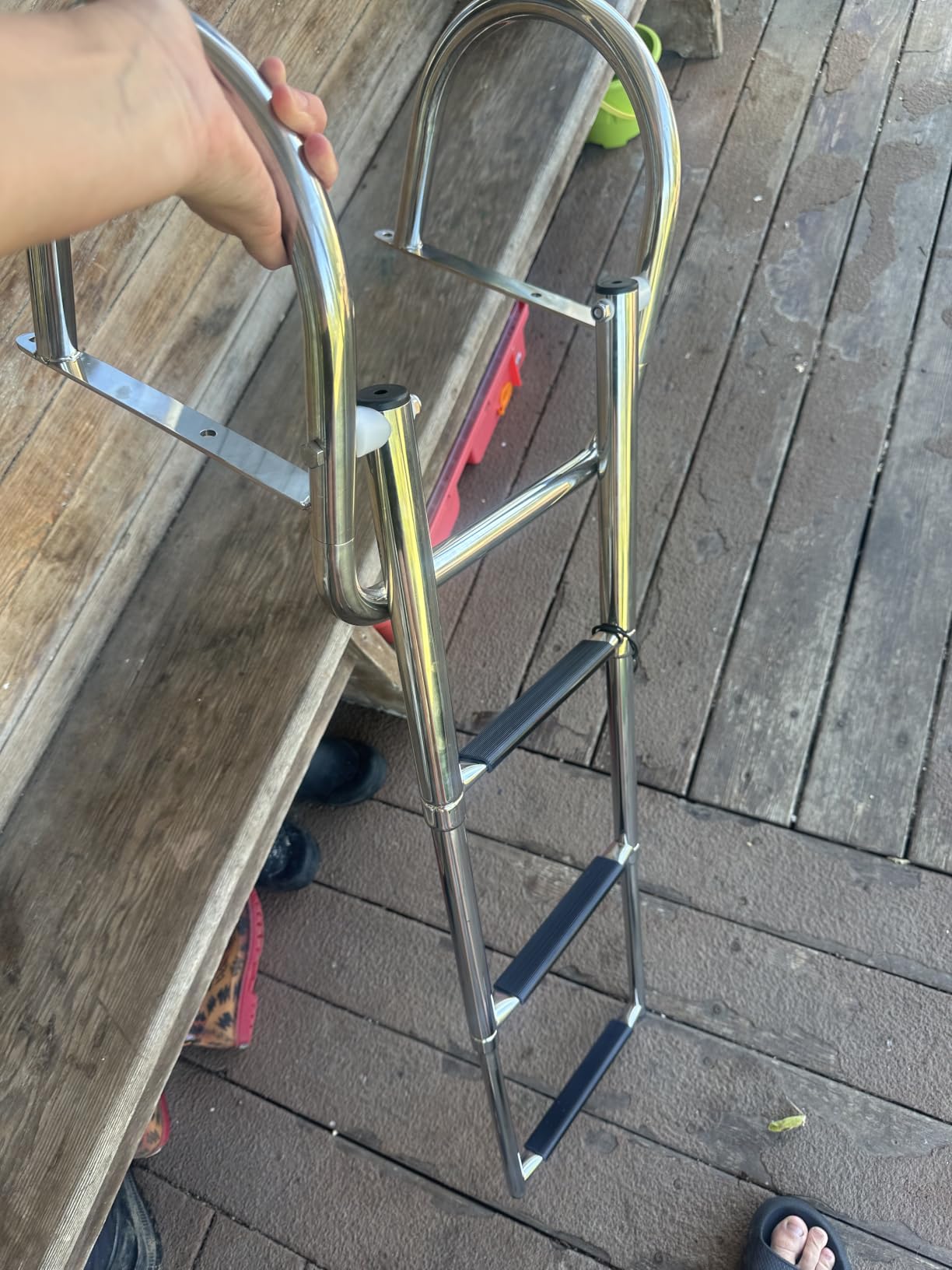 VEVOR Boat Ladder, 4 Steps Stainless Steel Telescoping Folding Swim Deck Ladder for Rear Entry Inboard, 600lbs Capacity with Wide Non-Slip Steps & Handrails, for Outboards, Yacht, Pontoon Boat customer photo 2
