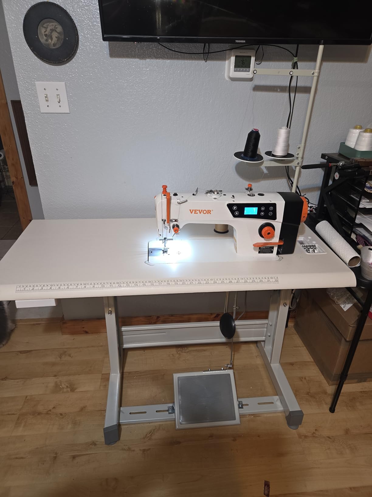 VEVOR Industrial Lockstitch Sewing Machine, 550W Commercial Set with Servo Motor & Table Stand, 5000 SPM High Speed, Metal Frame, LCD Panel, LED Light for Cotton Wool Denim Leather Canvas customer photo 1