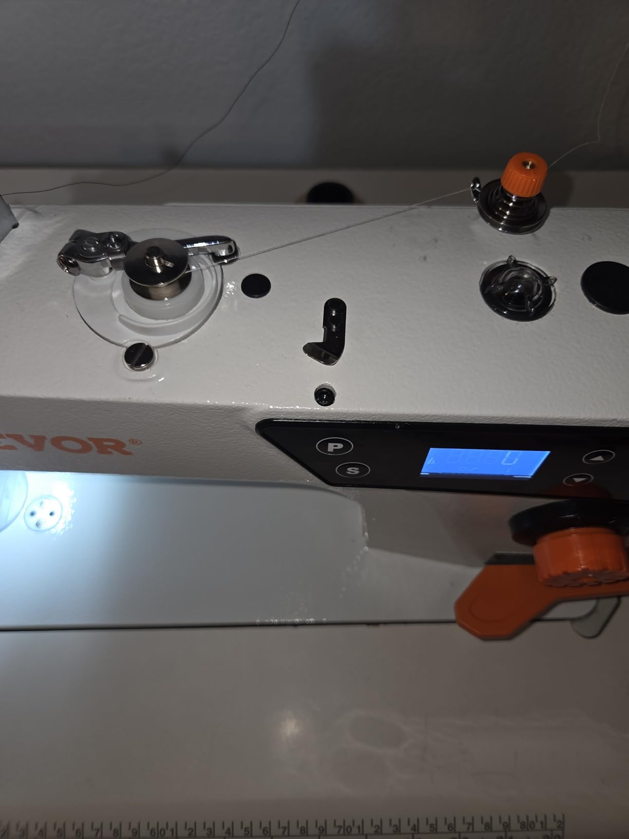 VEVOR Industrial Lockstitch Sewing Machine, 550W Commercial Set with Servo Motor & Table Stand, 5000 SPM High Speed, Metal Frame, LCD Panel, LED Light for Cotton Wool Denim Leather Canvas customer photo 2