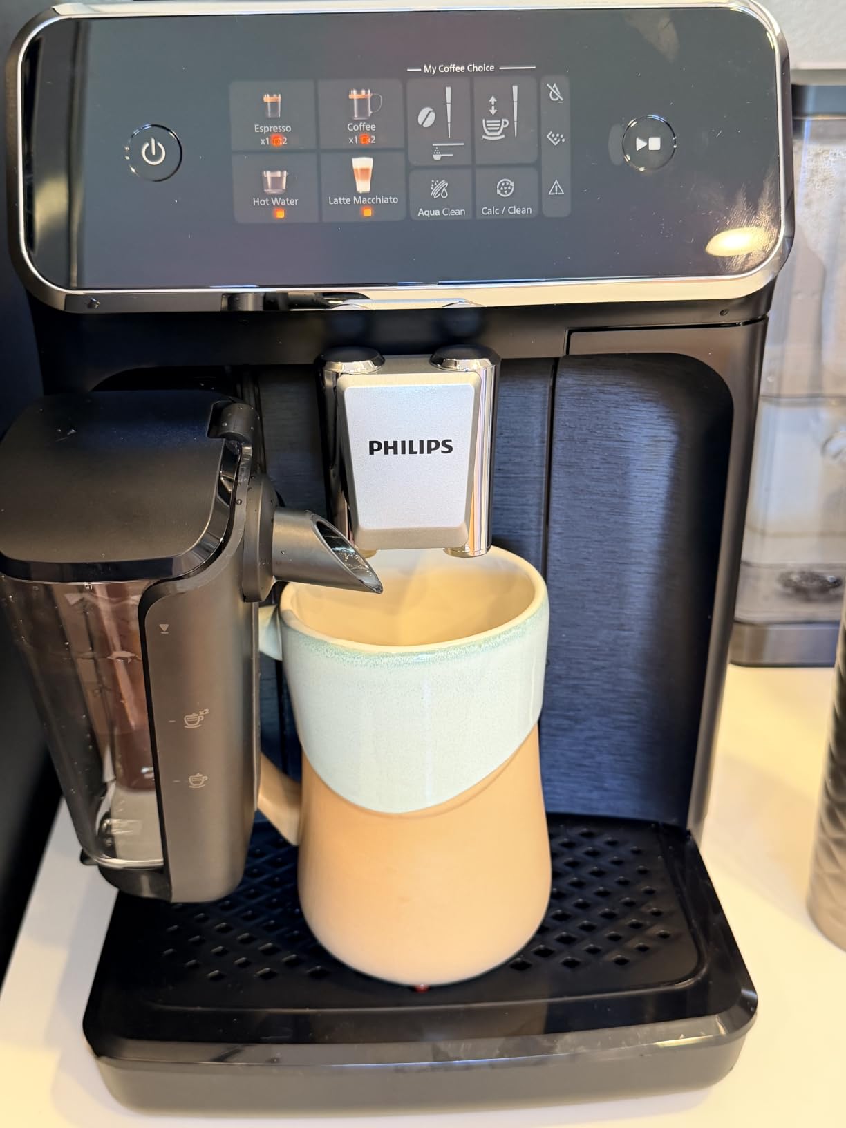 PHILIPS 2300 Series Fully Automatic Espresso Machine, LatteGo Milk System | 3 Coffee Pre-Sets, ceramic grinder, customizable coffee strength & cup size, hot water, 15-bar pressure (EP2330/10) customer photo 2