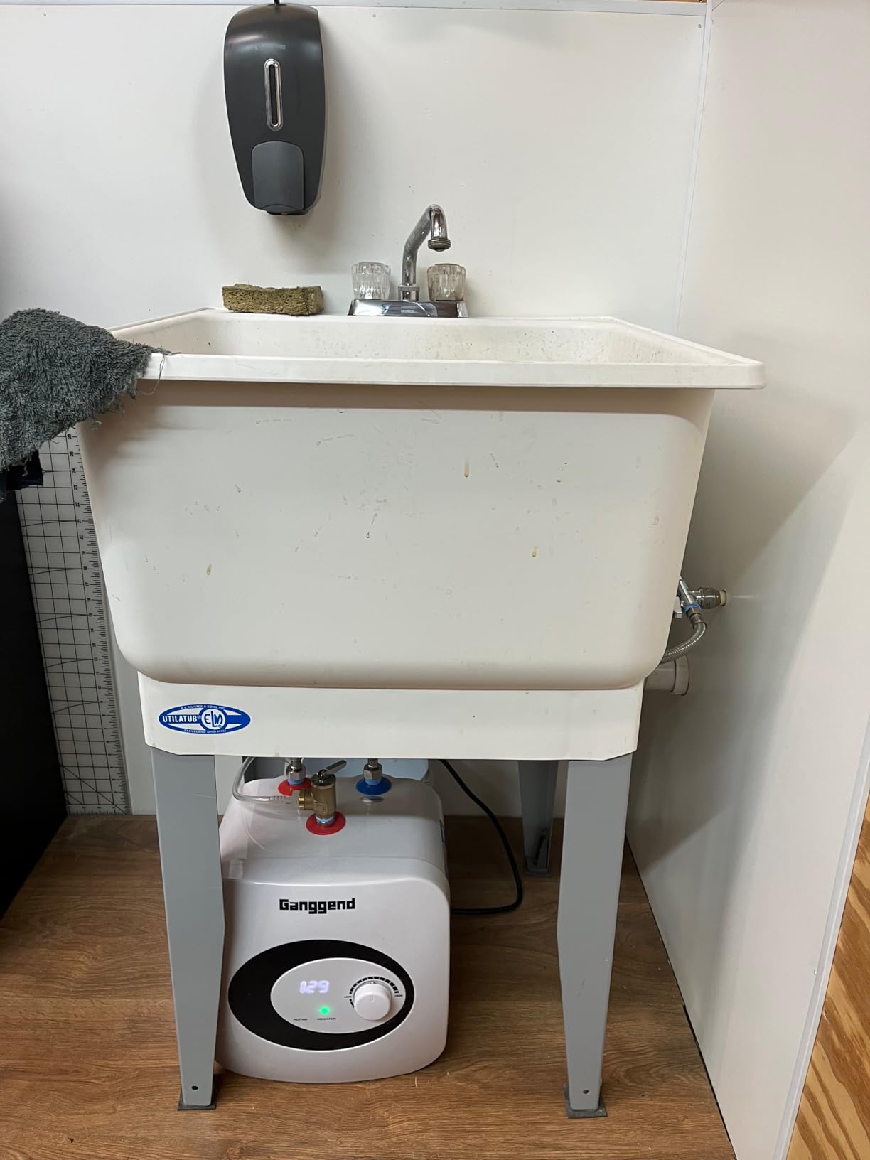2.5 Gallon Mini Tank Electric Water Heater, 1500W 110V Under Sink Instant Hot Water Heater with Pressure Relief Valve customer photo 1