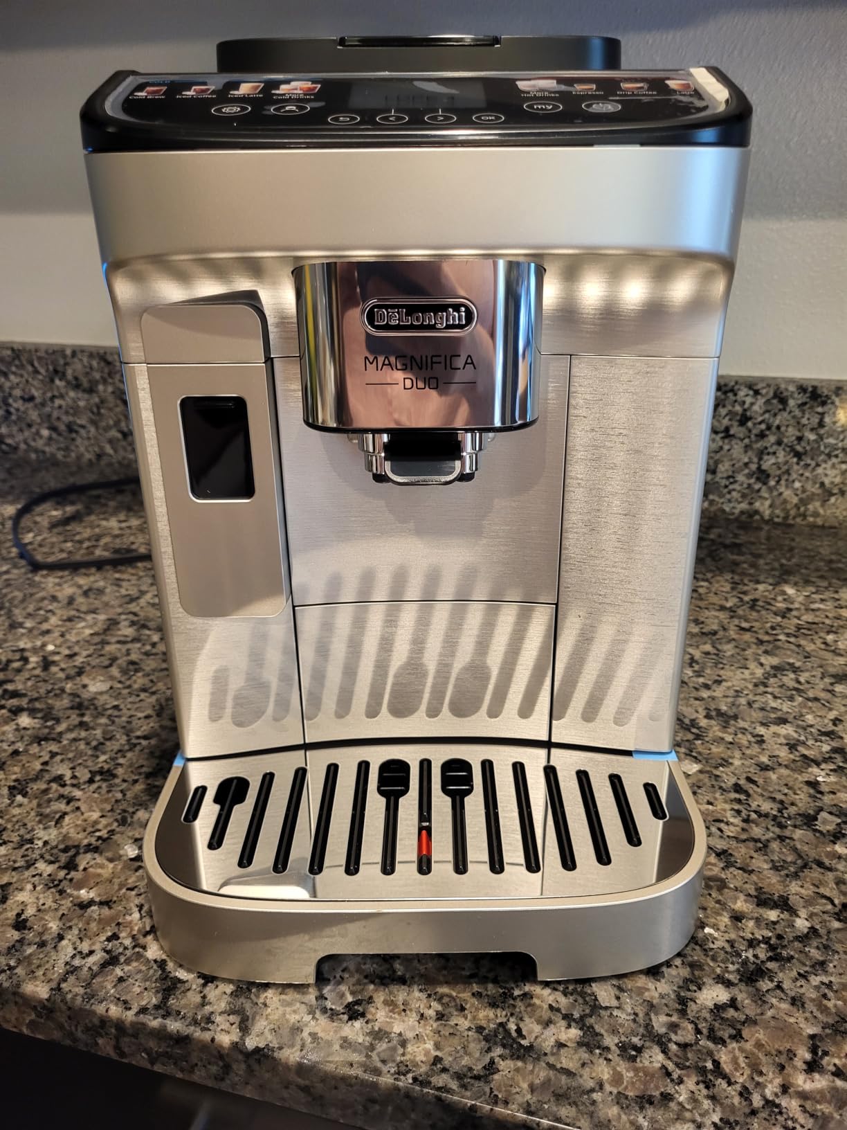 De'Longhi Magnifica Duo Automatic Espresso Machine, Milk Frother, Silver | 20 One-Touch Recipes, Hot & Cold Milk Frother, Built-In Grinder, Touchscreen Display customer photo 2
