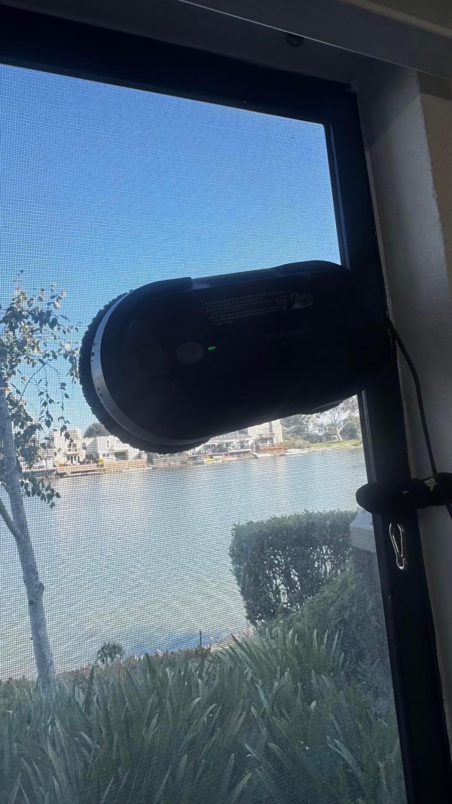 Tosima X1 Window Cleaning Robot - Dual-Nozzle Ultrasonic Water Atomization, 85 ml Visible Water Tank, Automatic Window Cleaner for Large & Small Windows customer photo 2