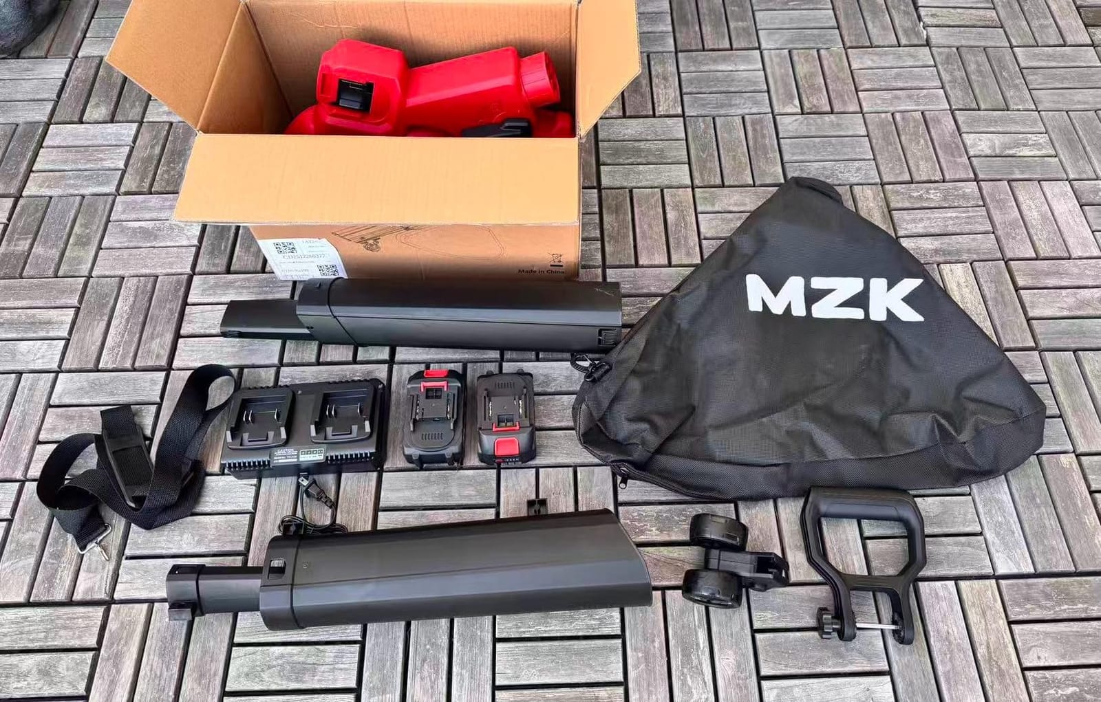 MZK 40V Leaf Vacuum Mulcher, 600 CFM Cordless Blower | High-airflow 3-in-1 tool with 40L bag and dual batteries for leaf collection around lawns and driveways. customer photo 1