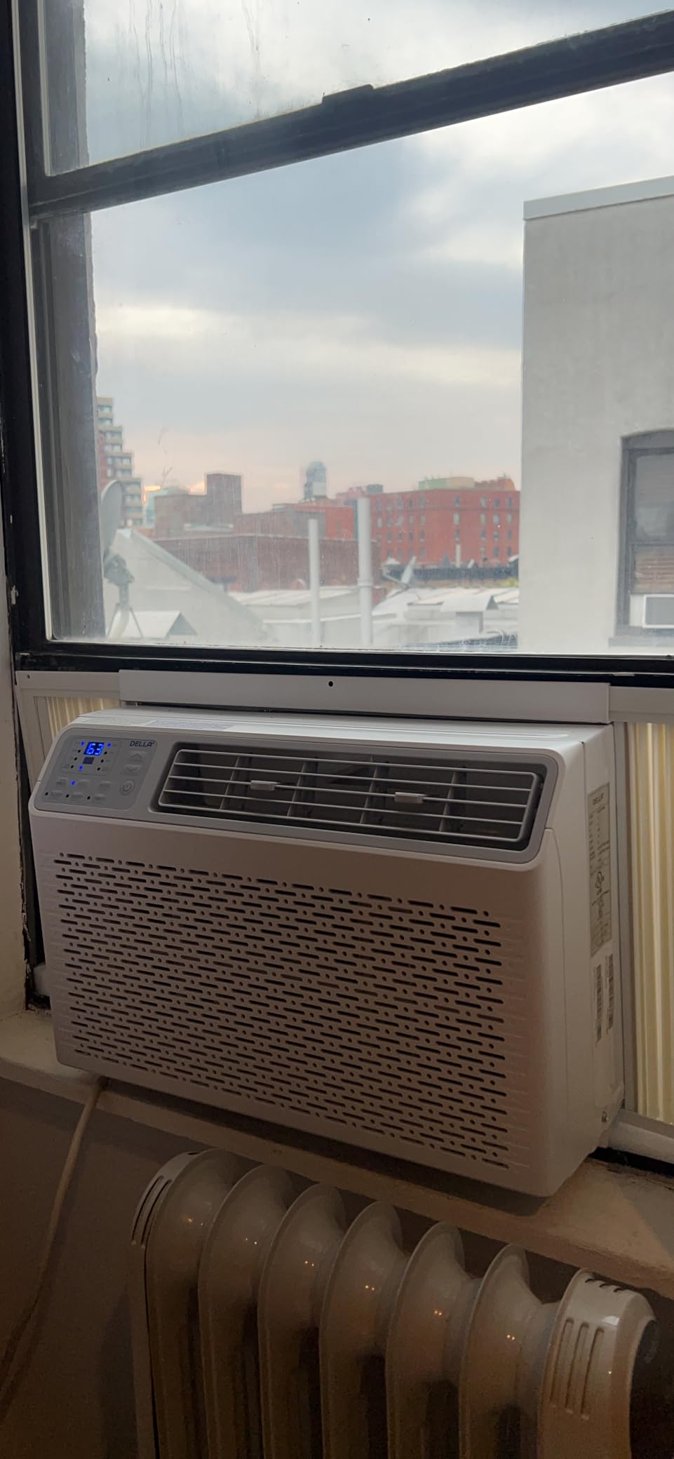 DELLA Window Air Conditioner, 5000 BTU, Reusable Filter, Cools Up To 150 Sq. Ft, Energy Saving AC Unit with Easy to Use Mechanical Control, Easy Install Kit, Efficient Cooling For Smaller Areas customer photo 2