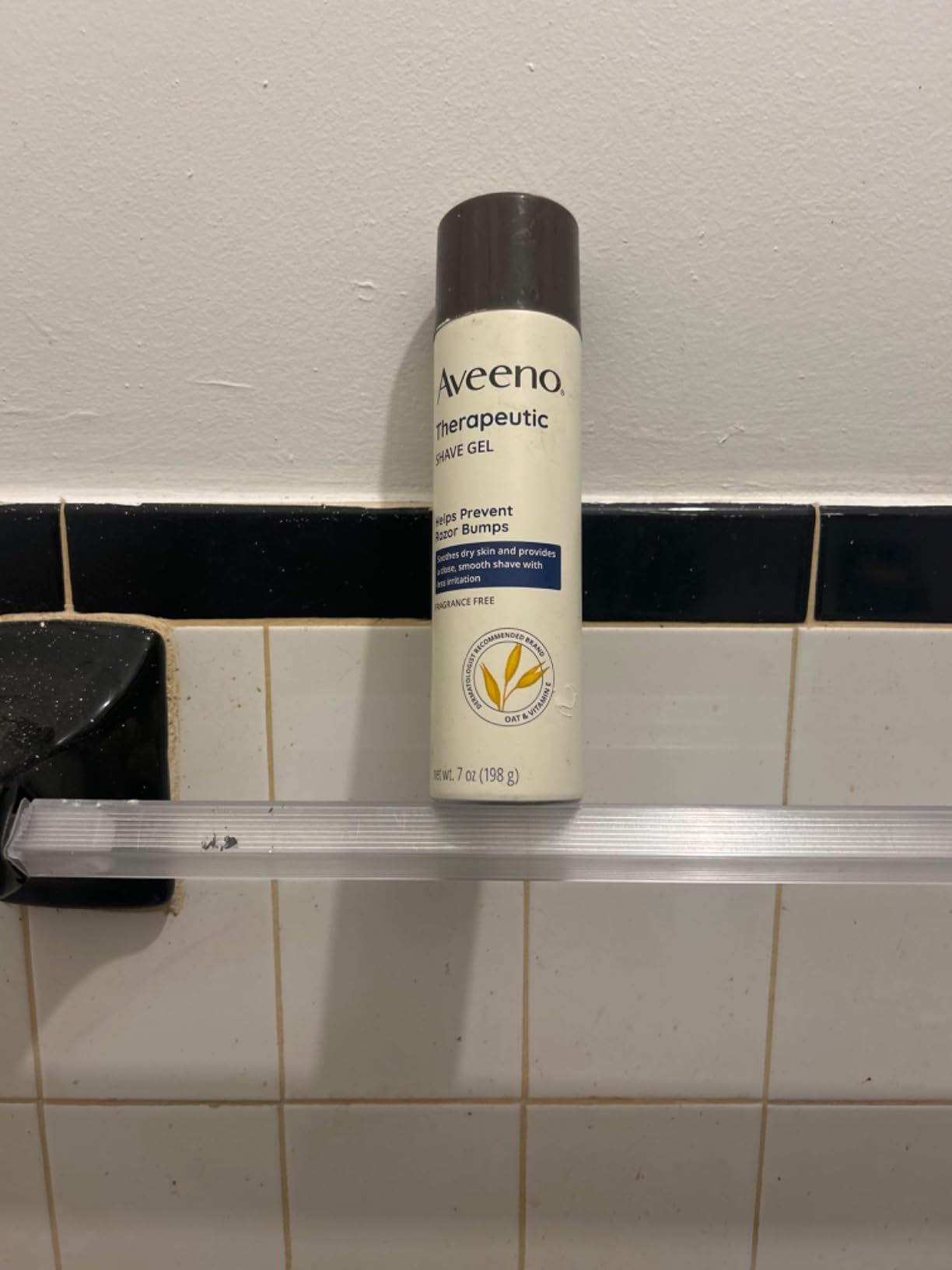 Aveeno Therapeutic Shave Gel for Women & Men, Sensitive Skin Shaving Cream with Prebiotic Oat & Vitamin E, Helps Prevent Razor Bumps & Skin Irritation, Soothes Dry Skin, Fragrance-Free, 7 Oz customer photo 1