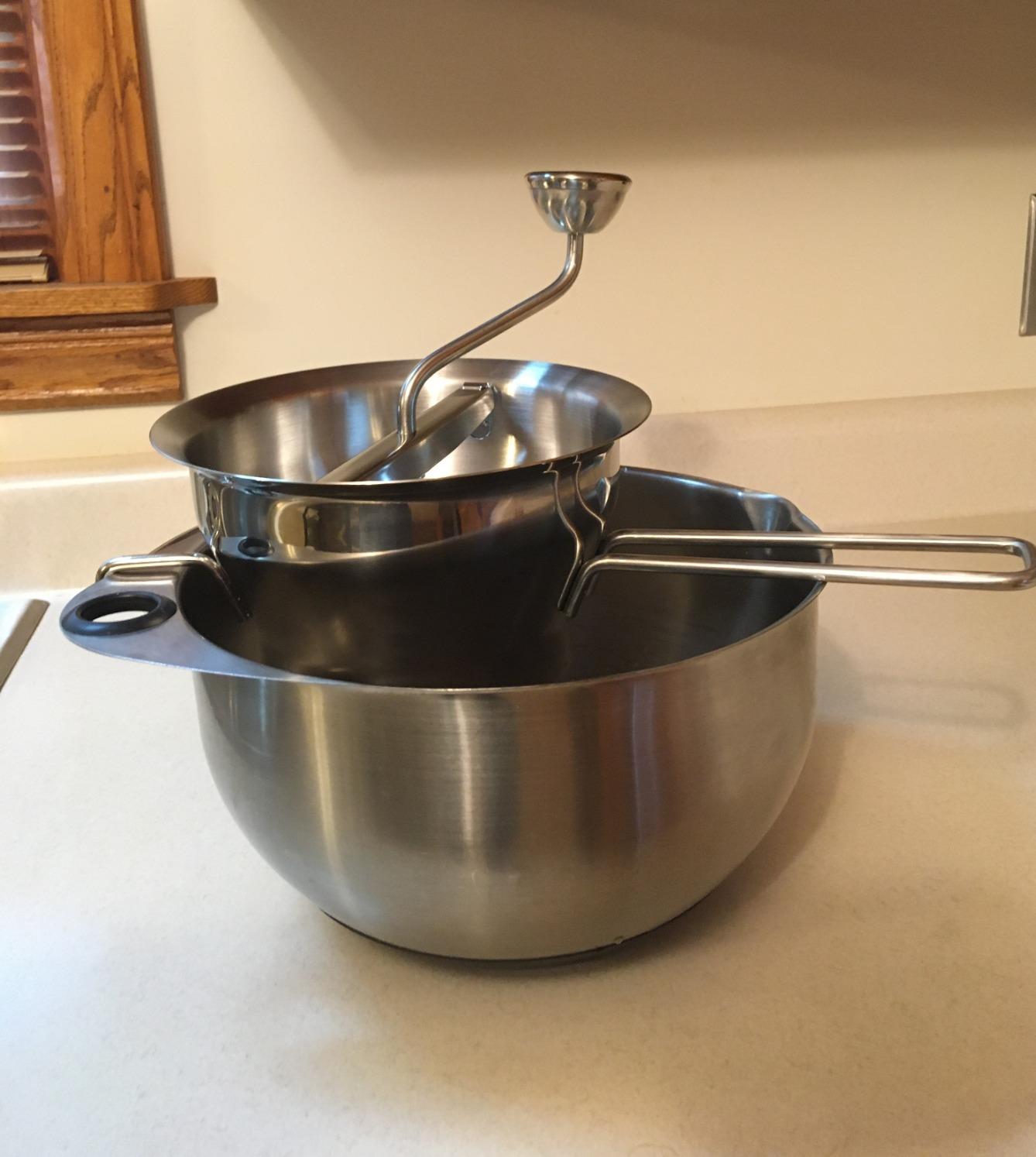 Küchenprofi Stainless Steel Food Mill, Silver, Large, 18/10 Steel, 4 Interchangeable Discs, Strainer for Sauce, 15.5x8.75x4.75 inches, 0.4 kg customer photo 2