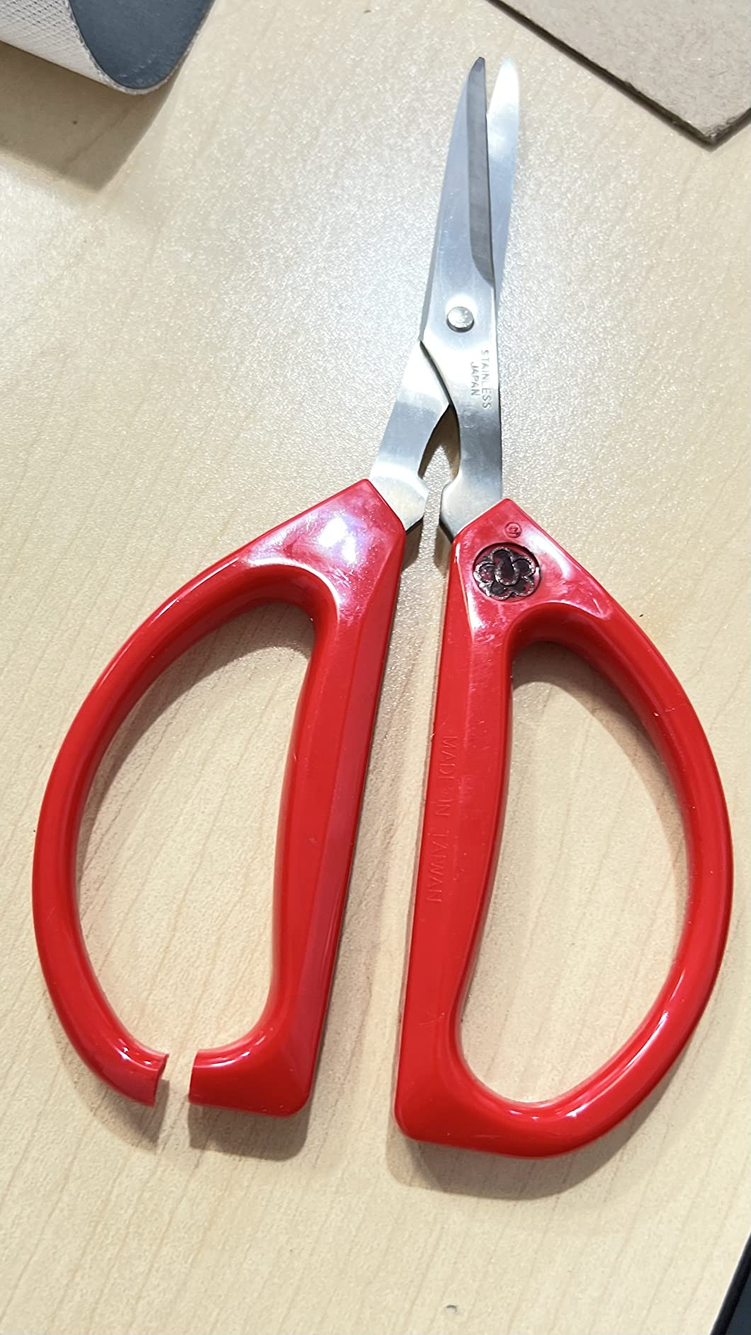 Joyce Chen Original Unlimited Kitchen Scissors All Purpose Kitchen Shears With Comfortable Handles, Red customer photo 2