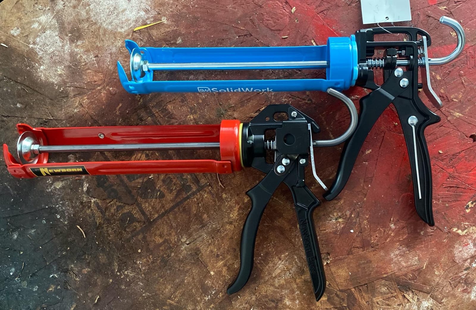 Newborn 250 Super Smooth Rod Caulking Gun - Revolving Steel Frame | 18:1 Thrust Ratio | 1/10-Gallon Capacity customer photo 1