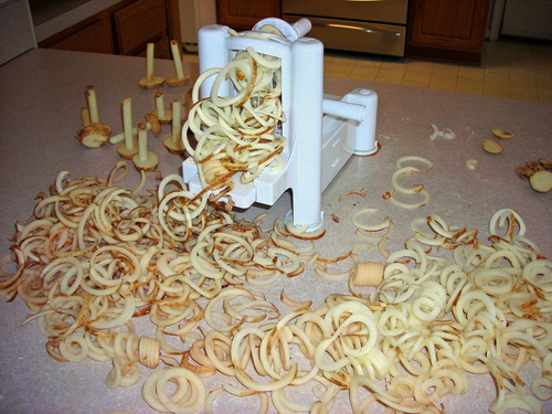 Paderno World Cuisine 3-Blade Vegetable Slicer / Spiralizer, Counter-Mounted and includes 3 Stainless Steel Blades customer photo 1