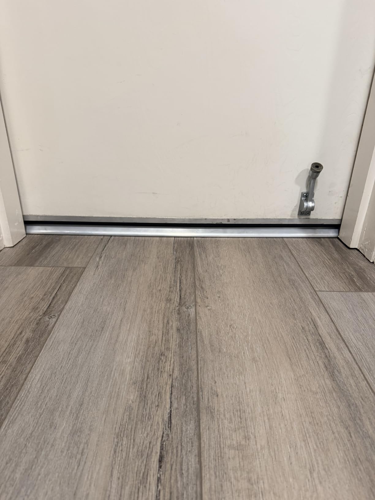 M-D Building Products 08003 3-3/4 in. x 1-1/8 in. x 32 in. Silver Aluminum and Vinyl Heavy-Duty High-Profile Threshold customer photo 2
