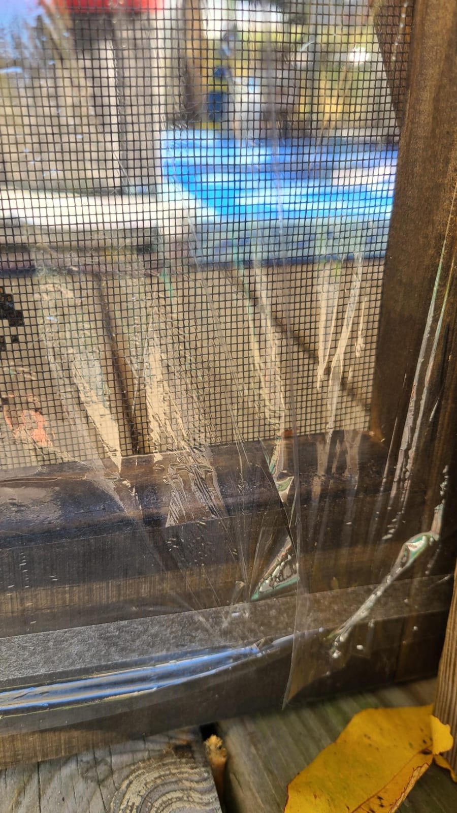 Frost King V96H Outdoor Stretch Window Kit, 84in x 110in, Clear customer photo 2