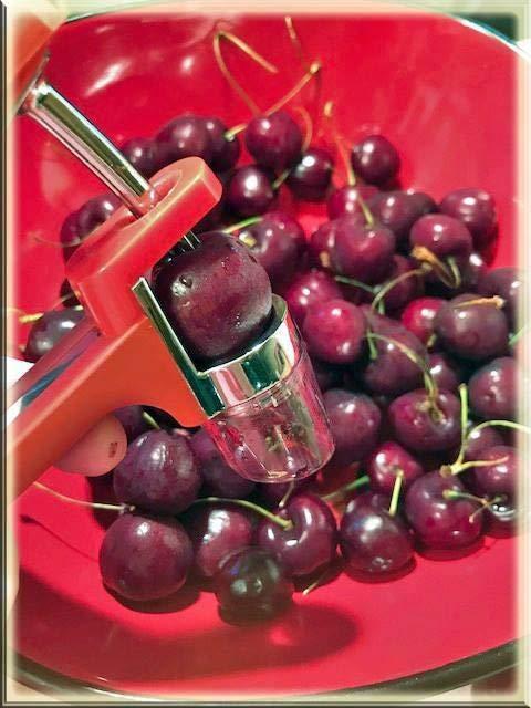 OXO Good Grips Olive and Cherry Pitter, Black, Model Number: 1071499 customer photo 1