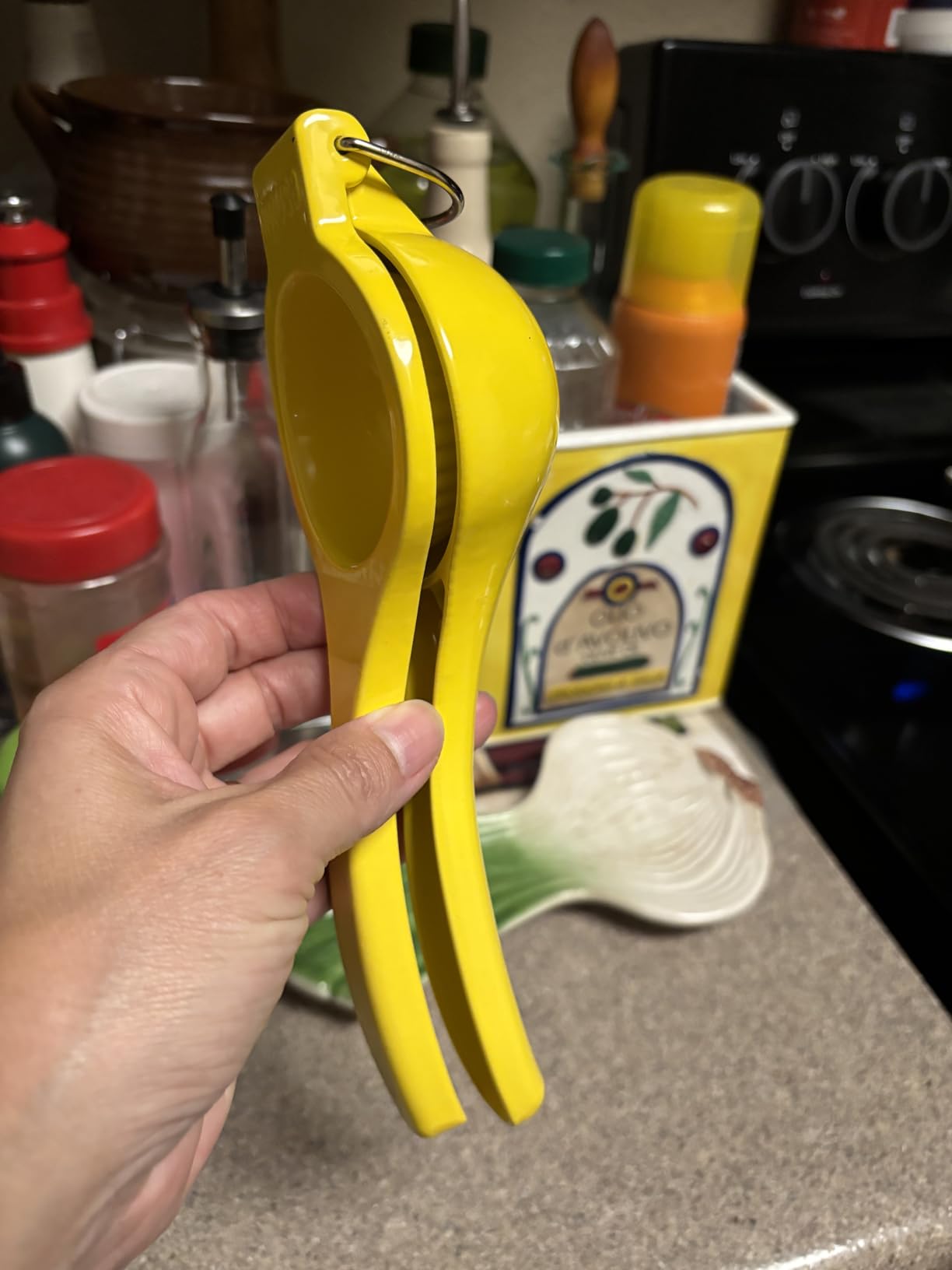 IMUSA Lime or Lemon Manual Squeezer, Citrus Juicer for Max Extraction, Yellow customer photo 1