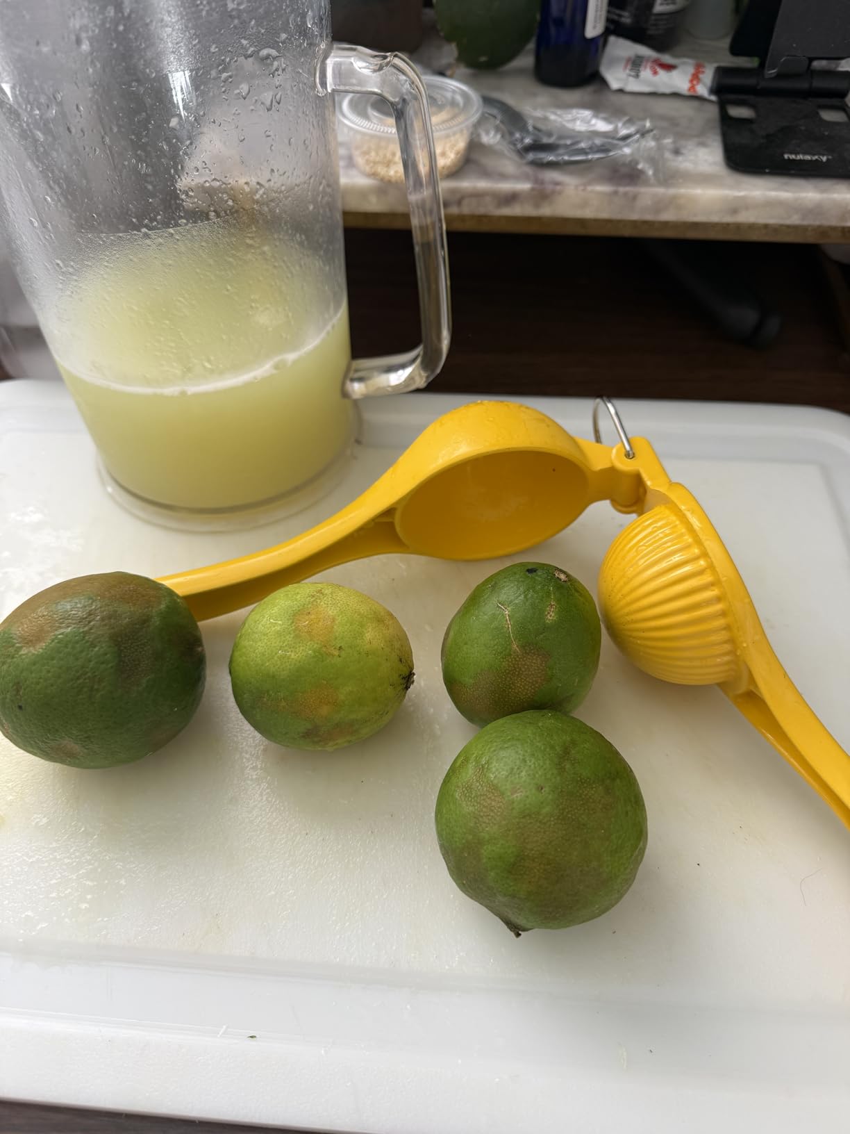 IMUSA Lime or Lemon Manual Squeezer, Citrus Juicer for Max Extraction, Yellow customer photo 2