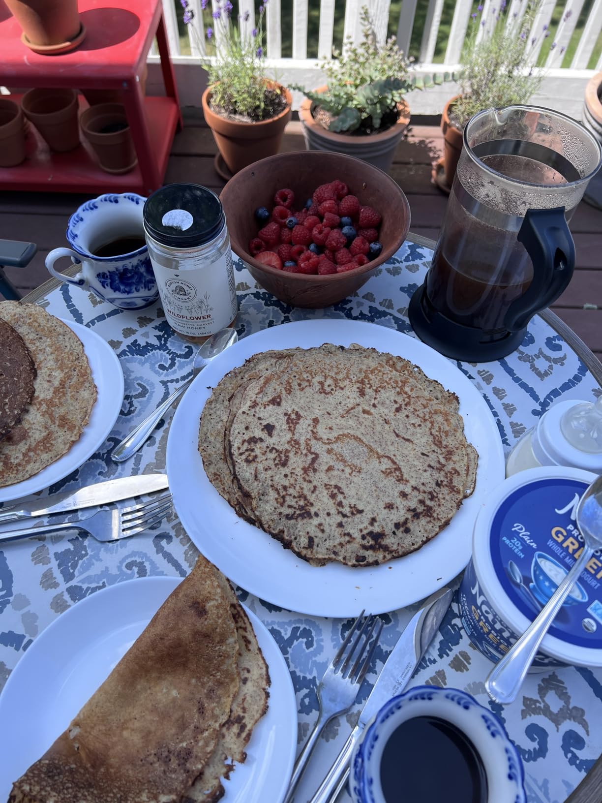 de Buyer Blue Carbon Steel Crepe & Tortilla Pan - 9.5” Diameter, 7.75” Cooking Surface - Ideal for Making & Reheating Crepes, Tortillas & Pancakes - Naturally Non-Stick Finish - Made in France customer photo 1