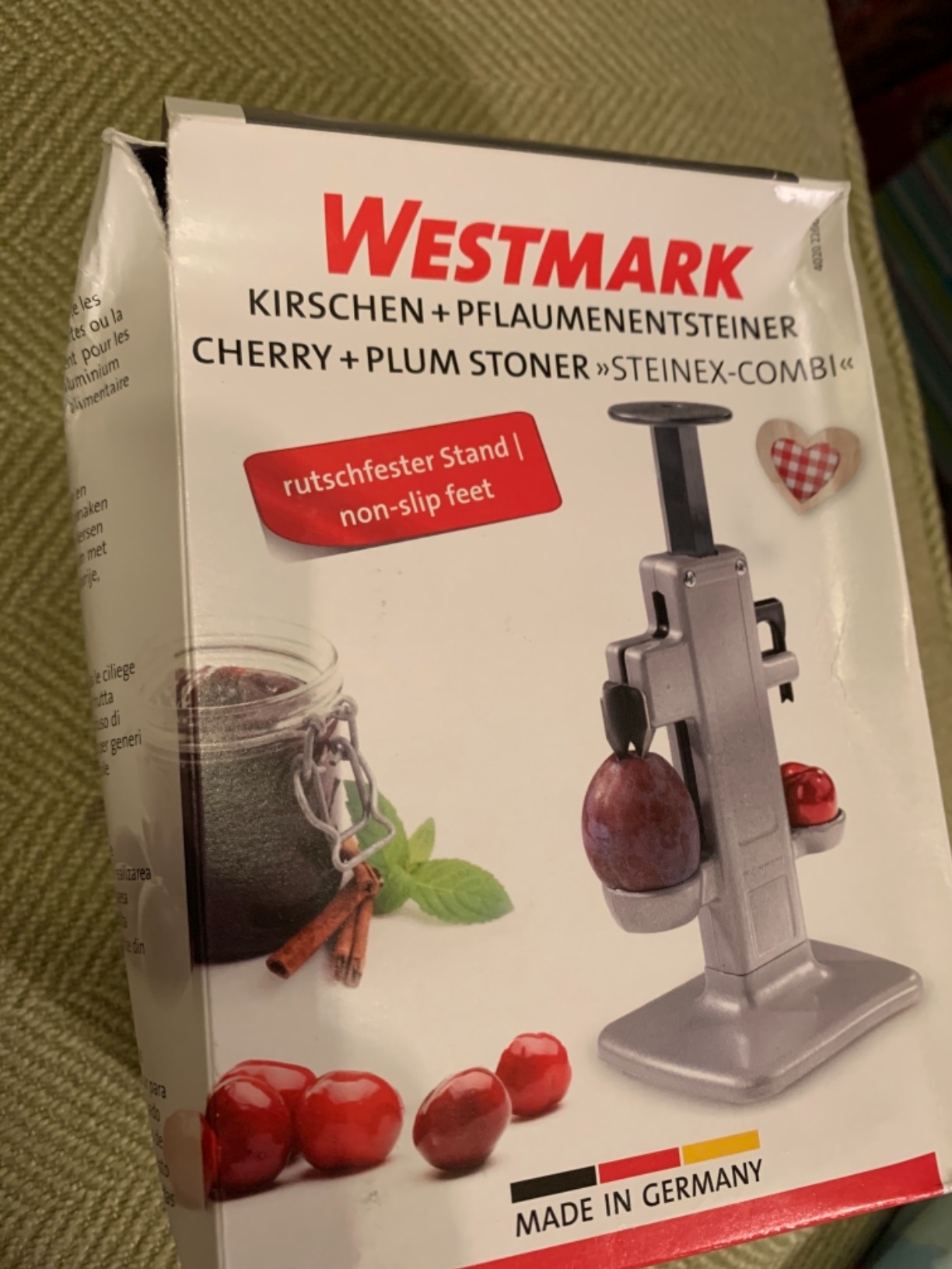 Westmark 40602260 Cherry and Plum Pitter, 8.583 x 8.346 x 4.094 inches, White & Gray customer photo 2