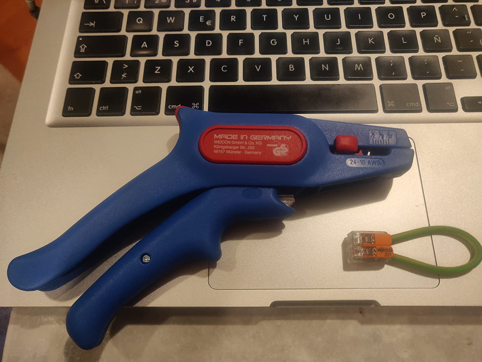 WEICON TOOLS Wire Stripper No. 5, automatic wire stripper 0.2-6 mm², wire stripper with side cutter up to 2 mm customer photo 1