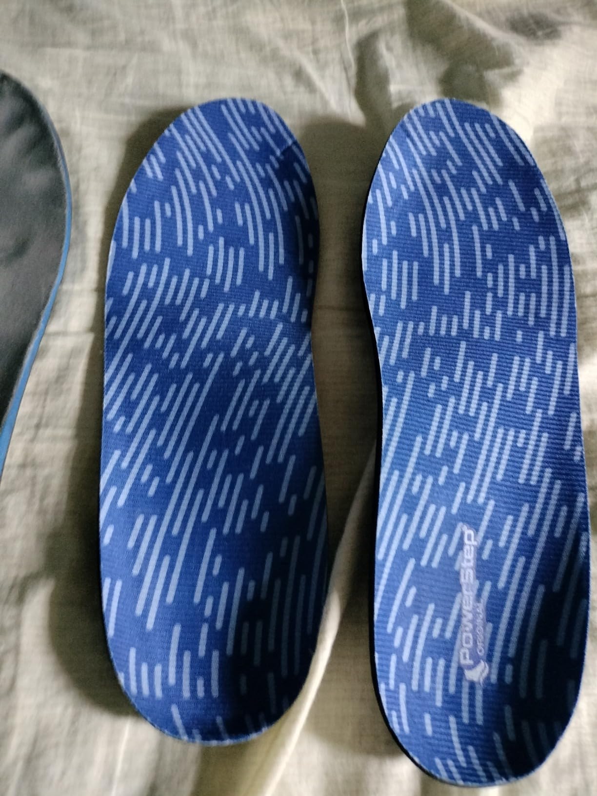 PowerStep Original Insoles, Arch Pain Relief Orthotics, Tight Shoes, Foot Support for Plantar Fasciitis, Mild Pronation, Foot & Arch Support Inserts, Shoe Inserts, Made in the USA (M 7-7.5, F 9-9.5) customer photo 2