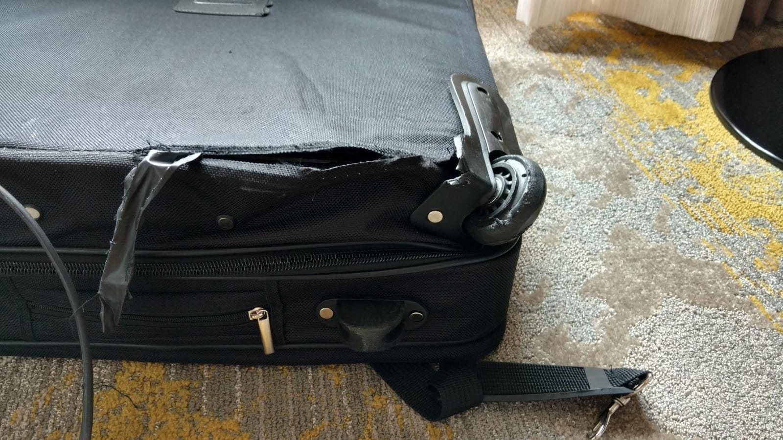 Geoffrey Beene Deluxe Rolling Garment Bag - Travel Garment Carrier With Wheels - Black customer photo 1