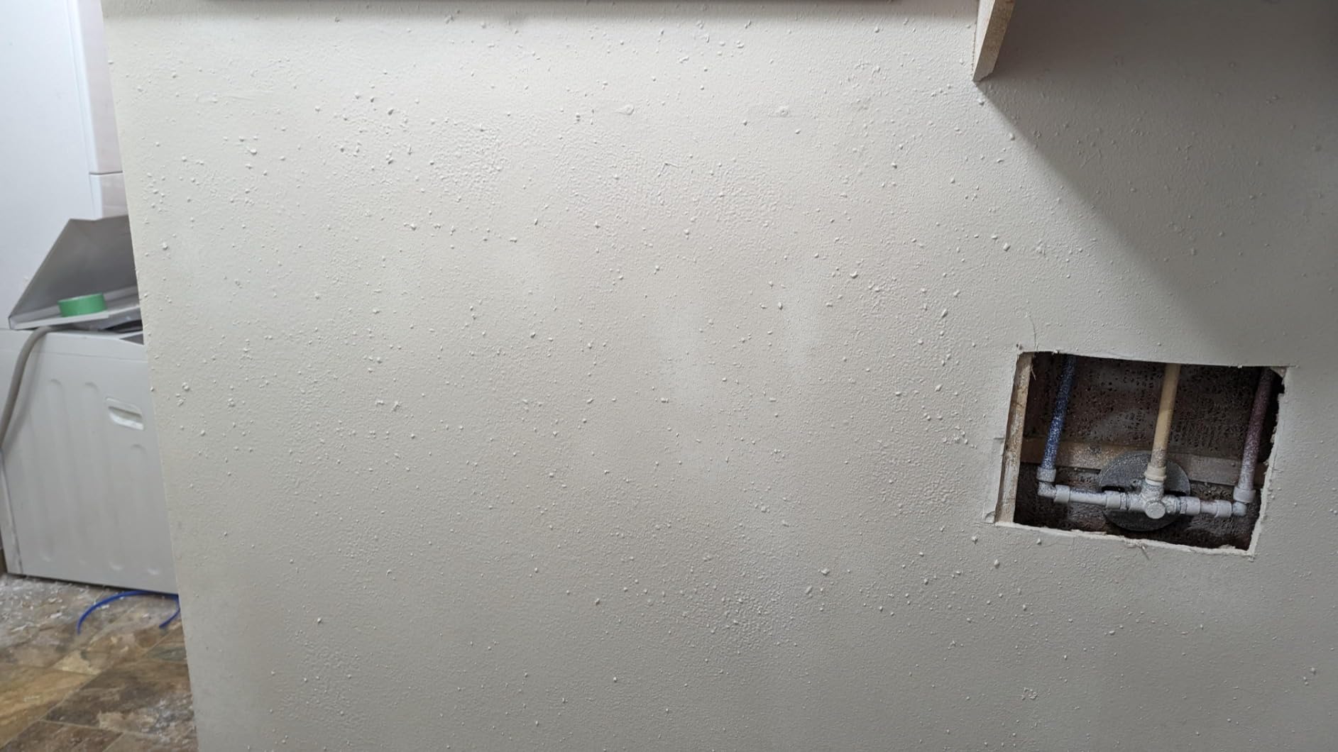 HILTEX 31229 Air Texture Gun with 1.32 Gallon Hopper, 3 Nozzles: 4.0mm, 6.0mm, 8.0mm, Drywall Texture Sprayer for Stucco Mud or Popcorn on Walls and Ceiling, Knockdown, Spray Gun with Handle customer photo 2