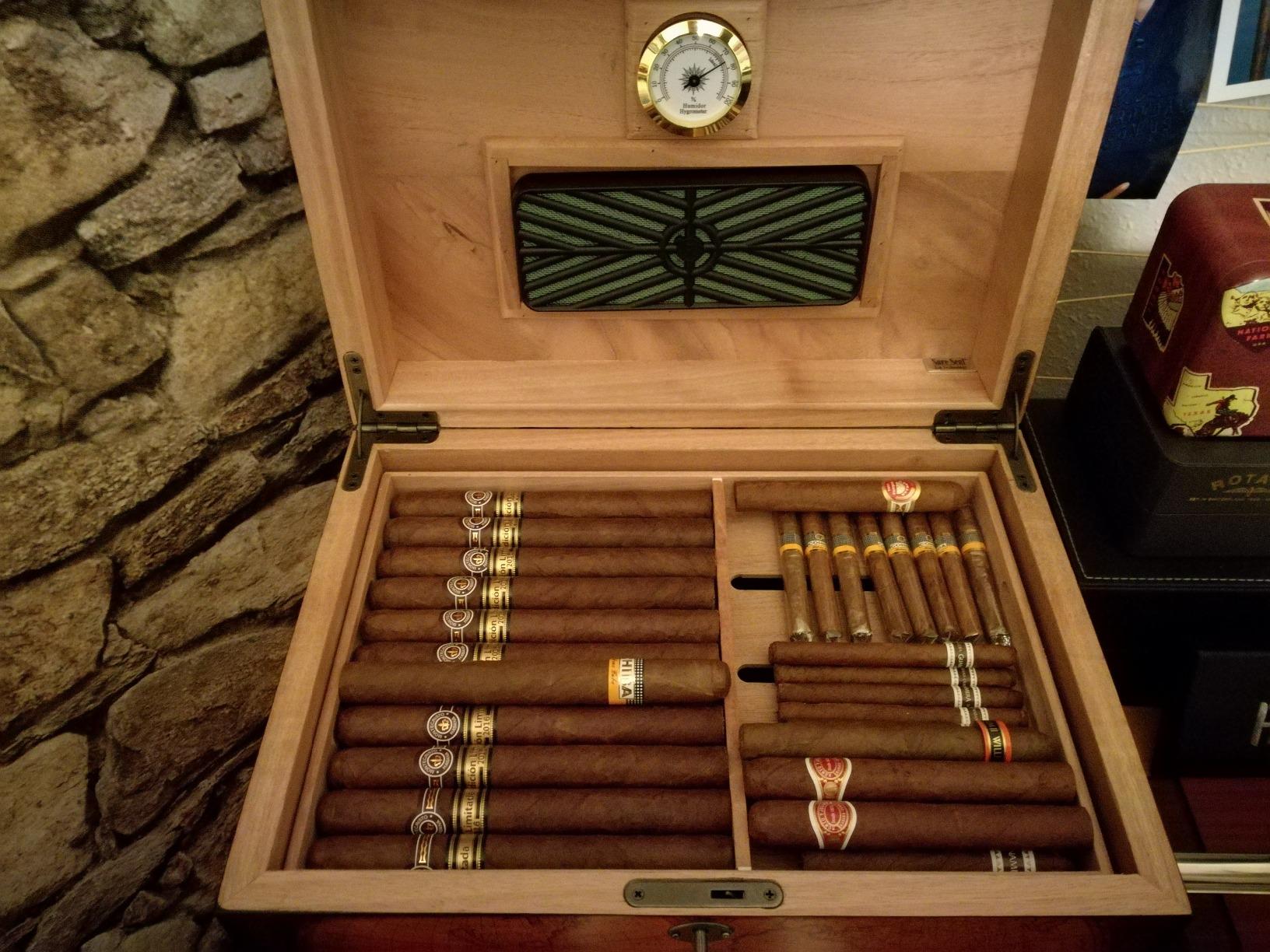 Humidor Supreme Old World Desktop Cigar Humidor - Desktop Cigar Storage with Spanish Cedar Tray & Dividers | Antique Walnut Finish Cigar Box with Humidifier & Glass Hygrometer - Holds 75 - 100 Cigars customer photo 1