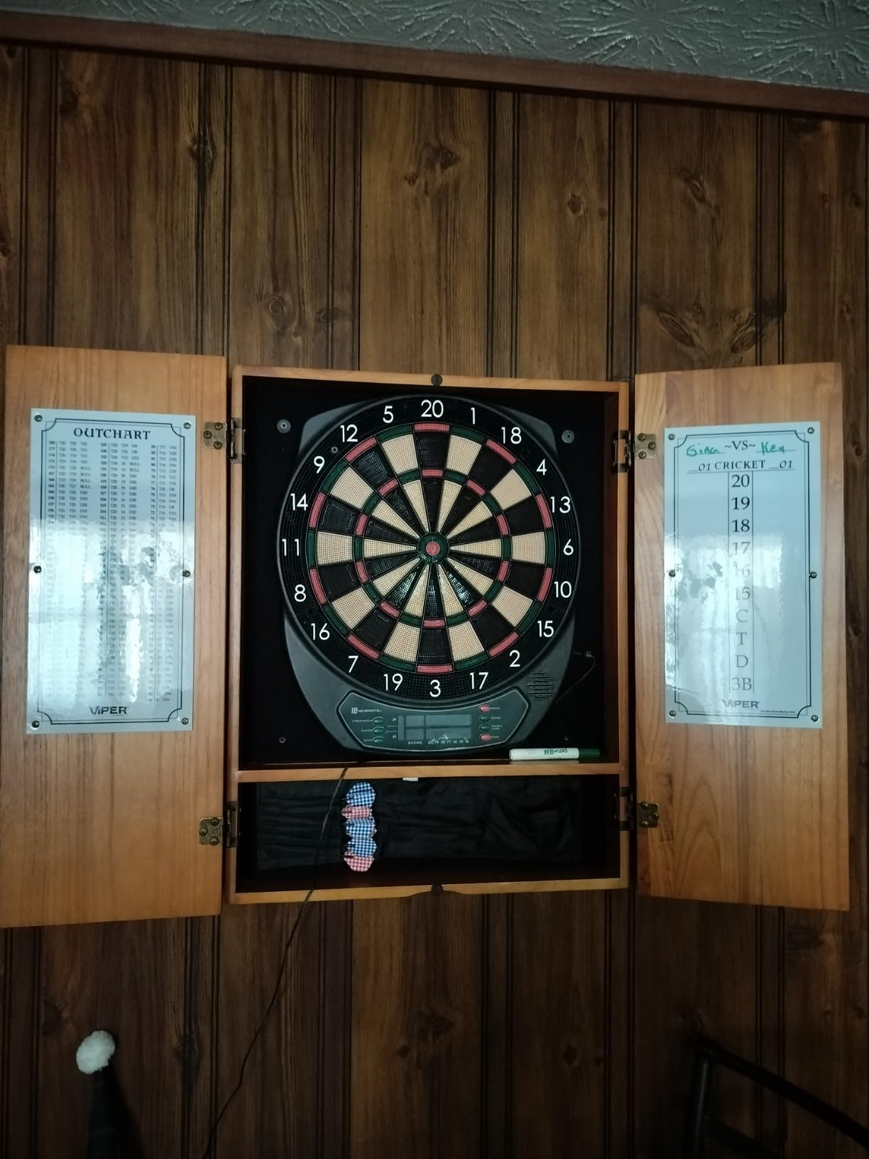 Viper Metropolitan Solid Wood Sisal/Bristle Steel Tip Dartboard Cabinet: Cabinet Only (No Dartboard), Oak Finish customer photo 1