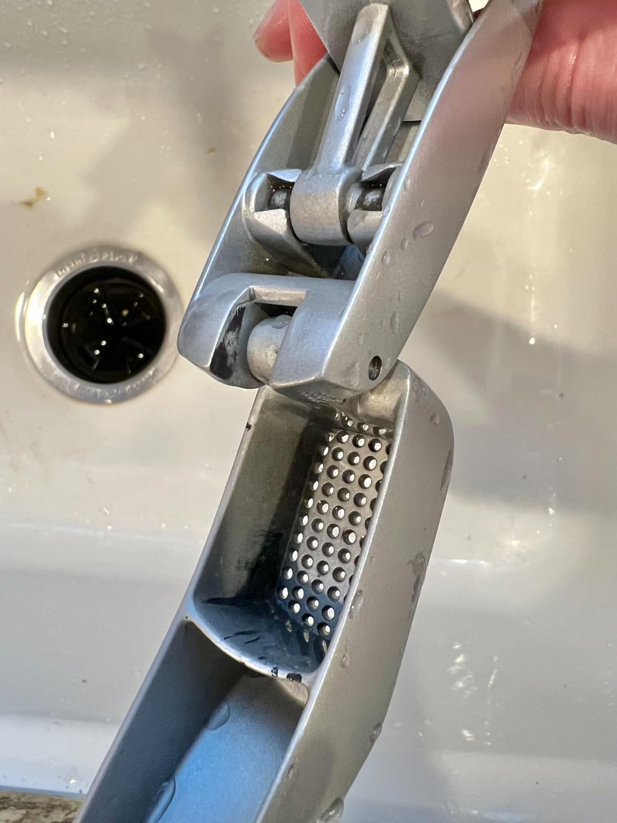 Zyliss Susi 3 Garlic Press, Aluminum customer photo 2