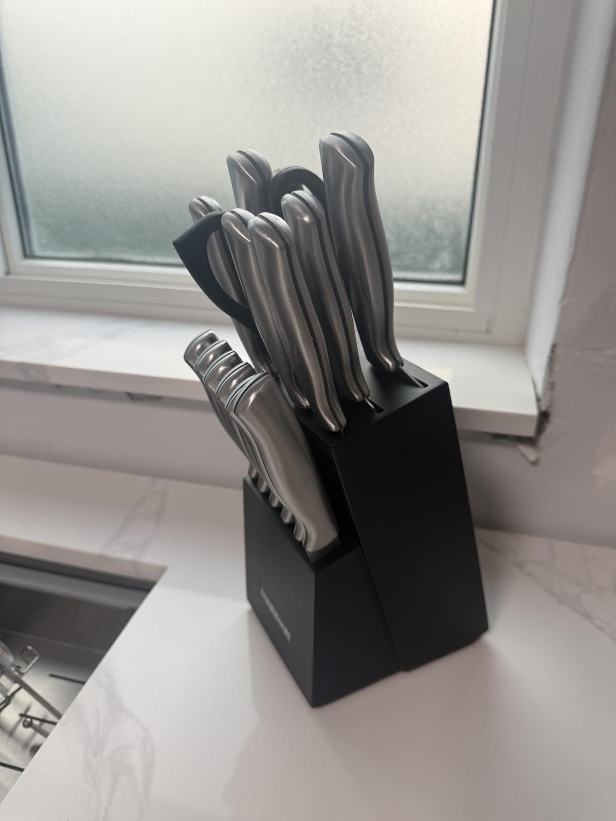 Farberware 15-Piece Kitchen Knife Set, High-Carbon Stainless Steel Blades with Wood Block, Steak Knives, Sharpening Tool & All-Purpose Shears, Razor Sharp, Ergonomic Stainless Steel Handles customer photo 1