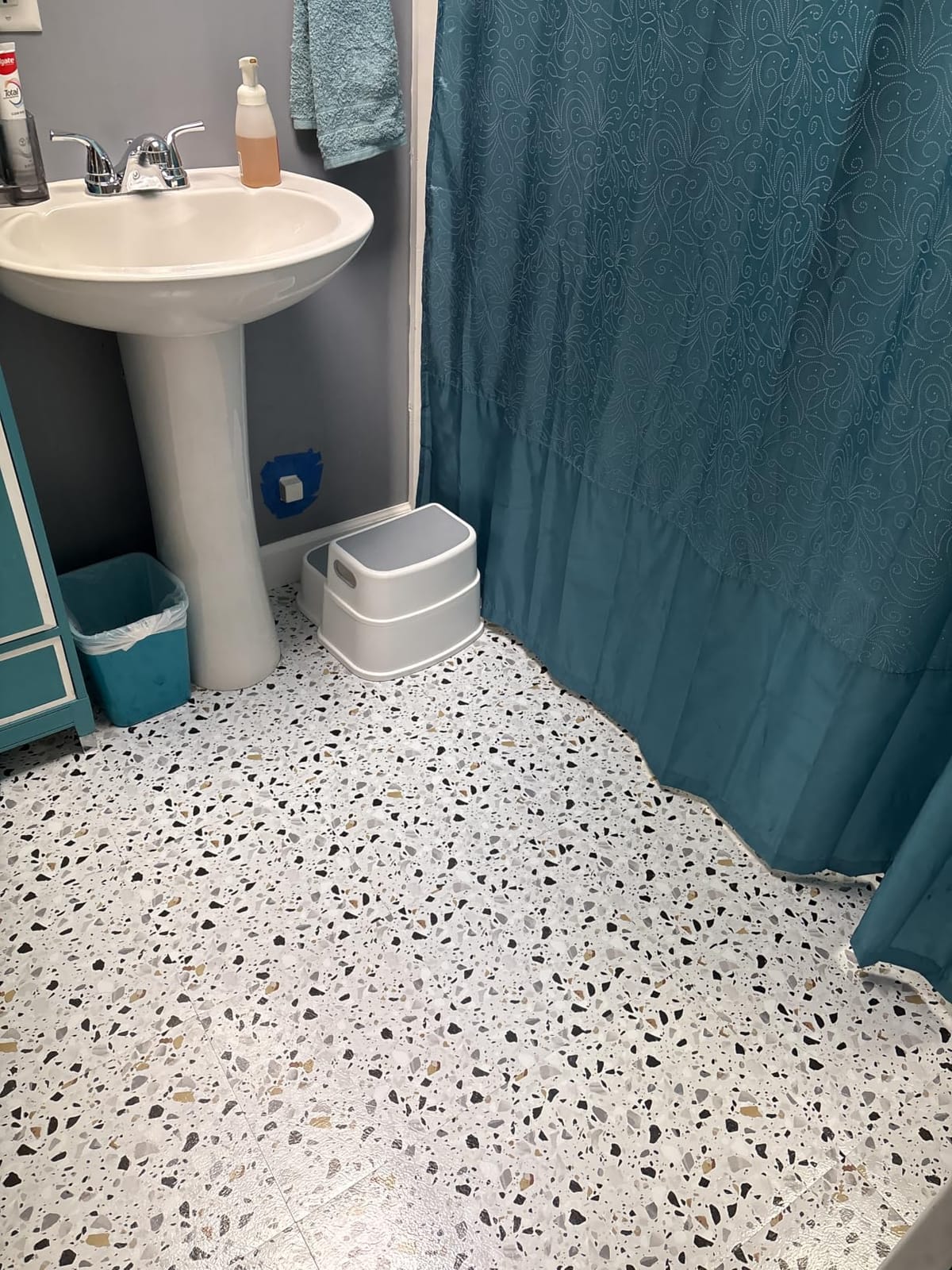 Nexus Self Adhesive 12-Inch Vinyl Floor Tiles, 20 Tiles, 12 x 12 in customer photo 1