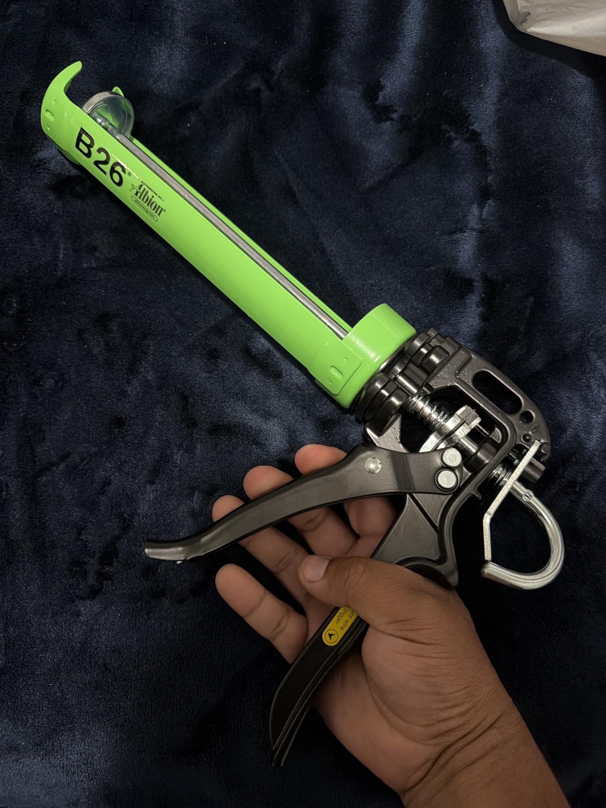 Albion Engineering Company B26 B-Line Manual Cartridge Caulking Gun, 1/10 Gallon (10 oz), 26:1 Drive customer photo 2
