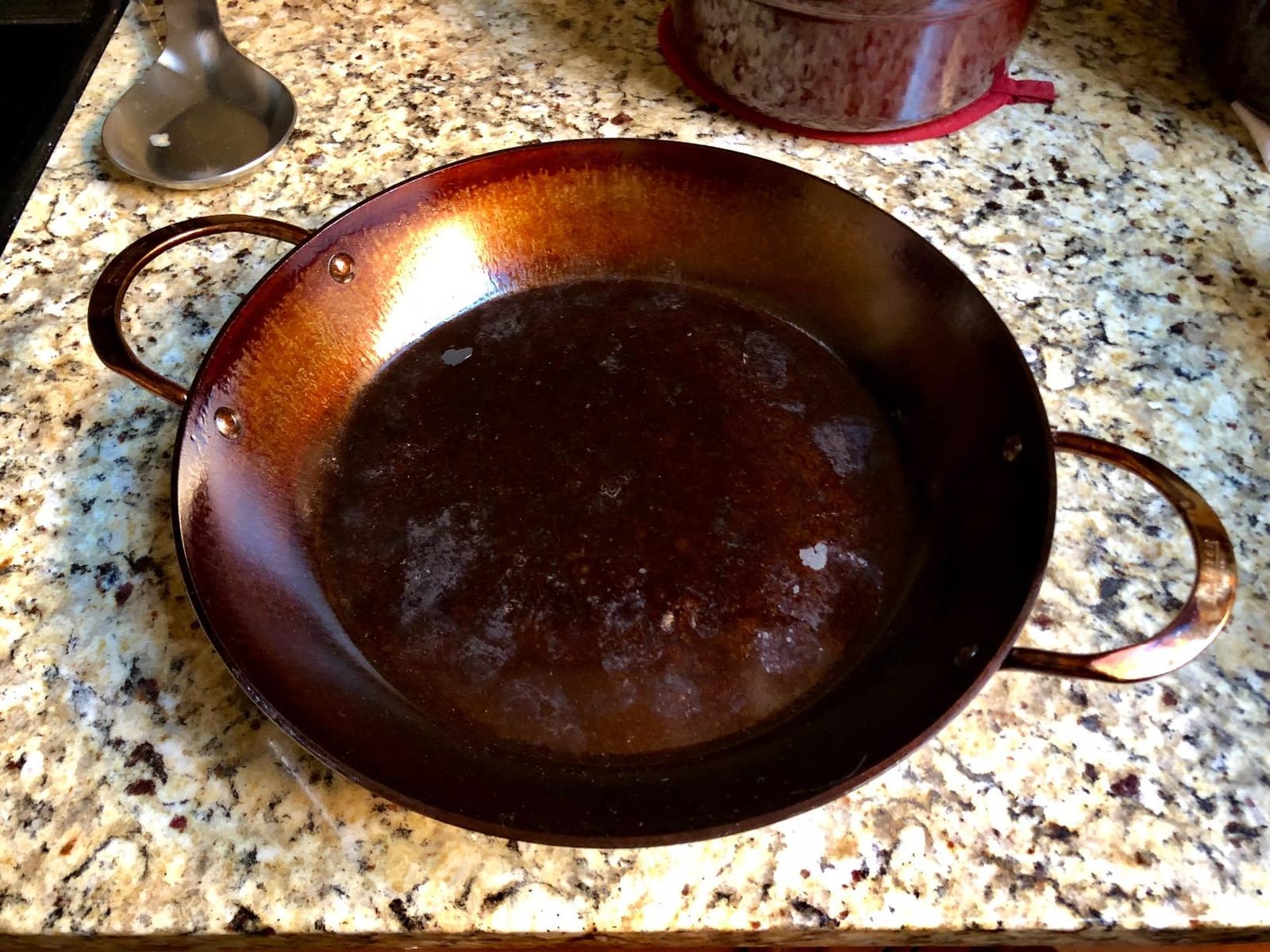 de Buyer MINERAL B Carbon Steel Paella Pan - 12.5” Diameter, 9.25” Cooking Surface - Multipurpose Pan for Stovetop & Oven - Naturally Non-Stick Finish - Made in France customer photo 1