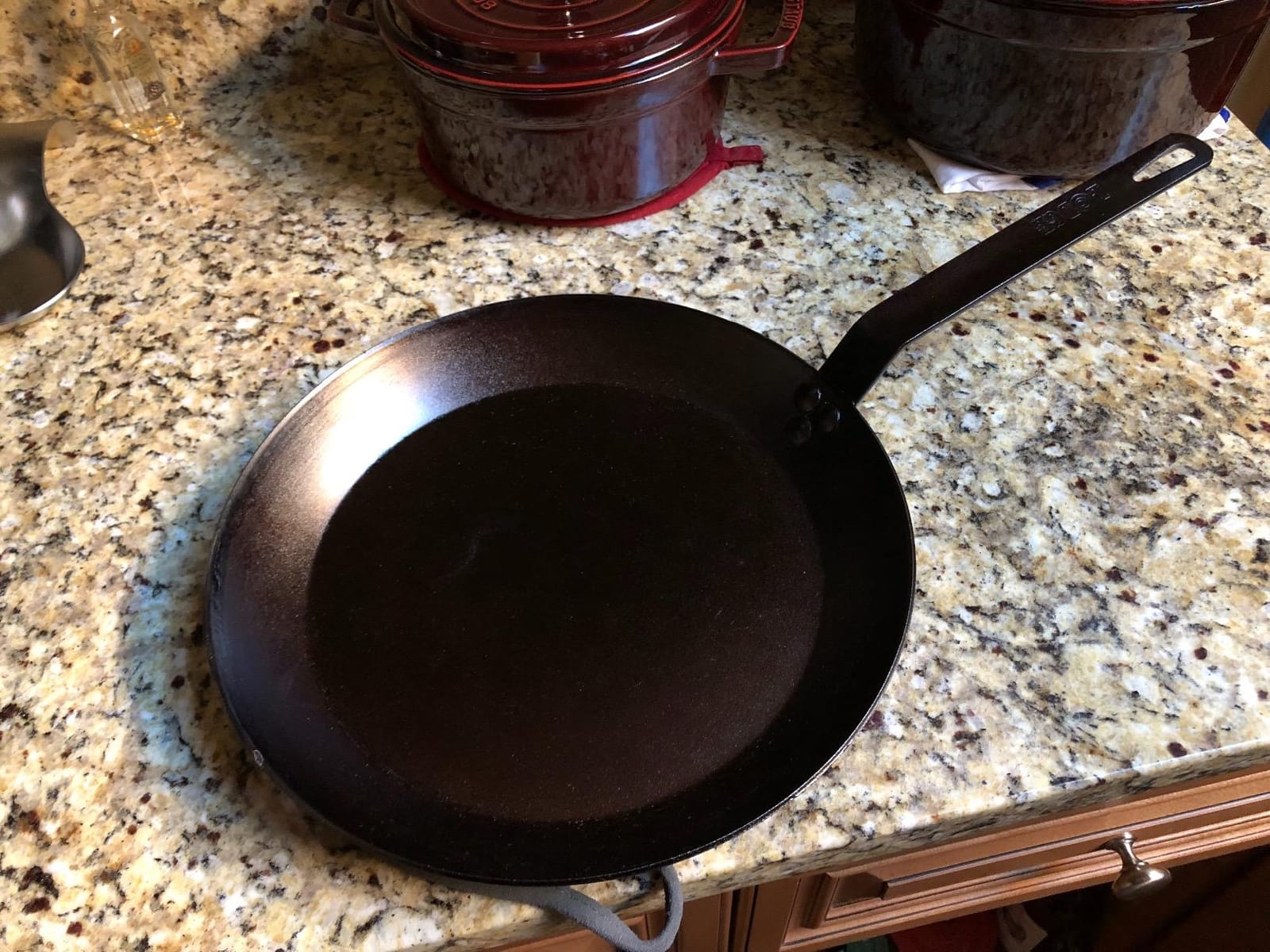 de Buyer MINERAL B Carbon Steel Paella Pan - 12.5” Diameter, 9.25” Cooking Surface - Multipurpose Pan for Stovetop & Oven - Naturally Non-Stick Finish - Made in France customer photo 2
