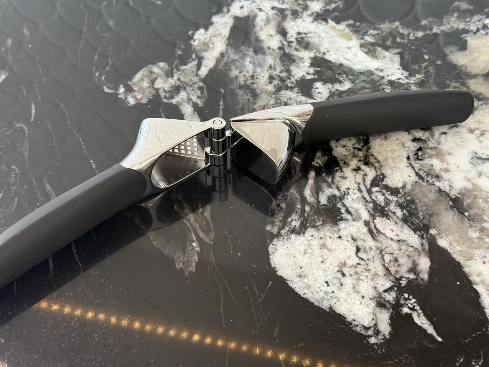 OXO Good Grips Garlic Press, Easy to squeeze & Self Cleaning Tool, Black customer photo 1