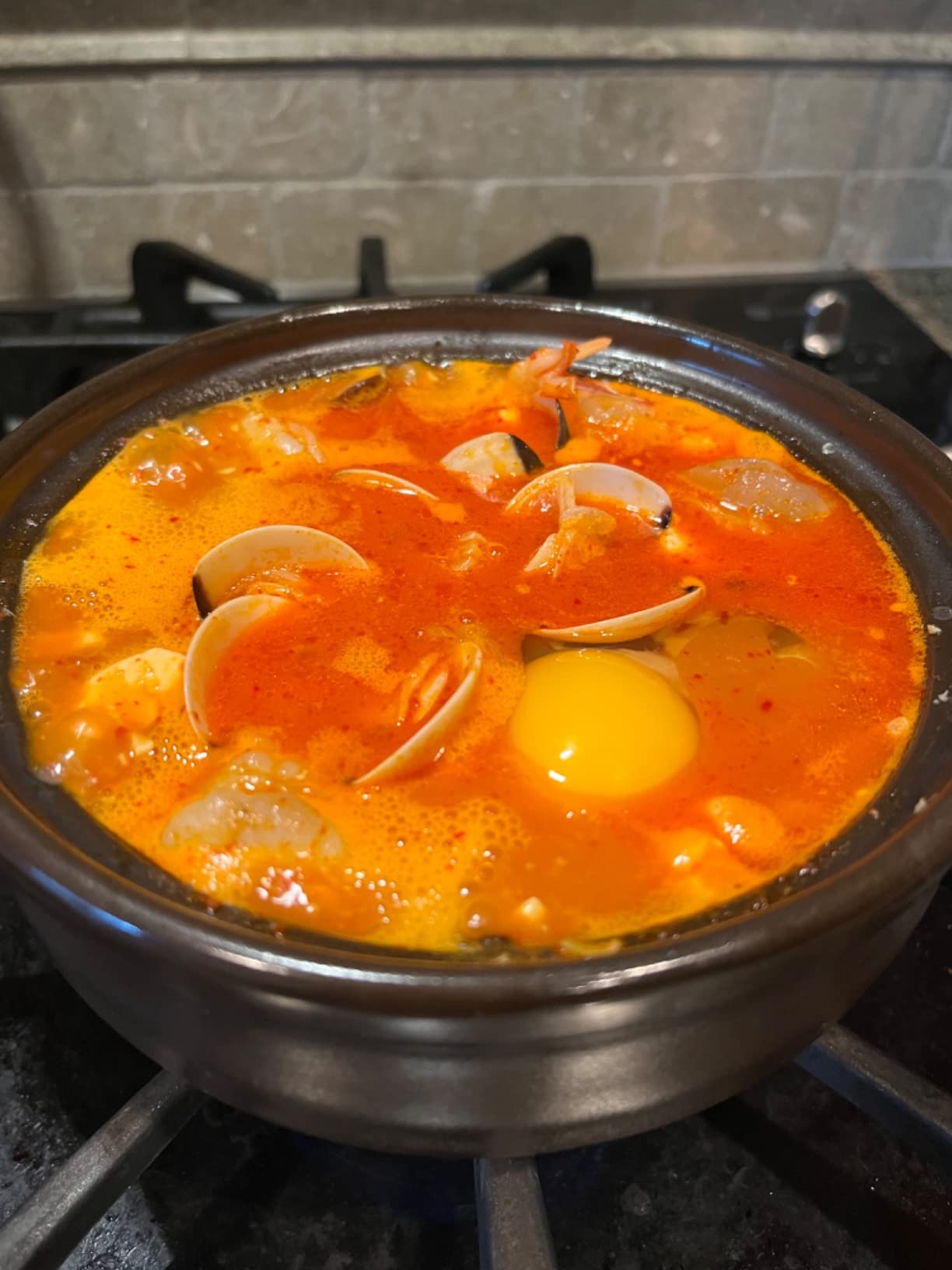 Crazy Korean Cooking Korean Stone Bowl (Dolsot), Sizzling Hot Pot for Bibimbap and Soup - Premium Ceramic (Medium with Lid) customer photo 2