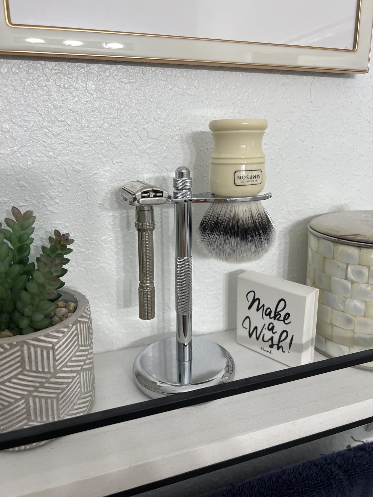 Perfecto Deluxe Chrome Razor and Brush Stand - The Best Safety Razor Stand. This Will Prolong The Life of Your Shaving Brush, metal customer photo 2