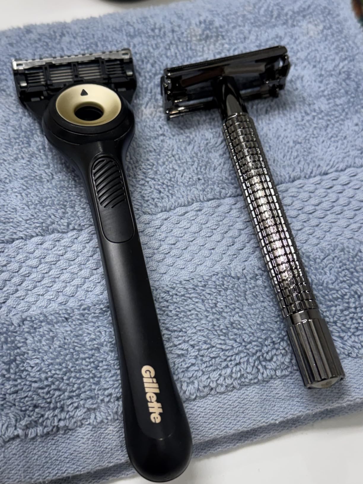 WEISHI Butterfly Open Double Edge Safety Razor for Men, Nostalgic Long Handle with 5 Stainless Razor Blades, Reusable Wet Shave Tool for Smooth, Close Shave customer photo 2