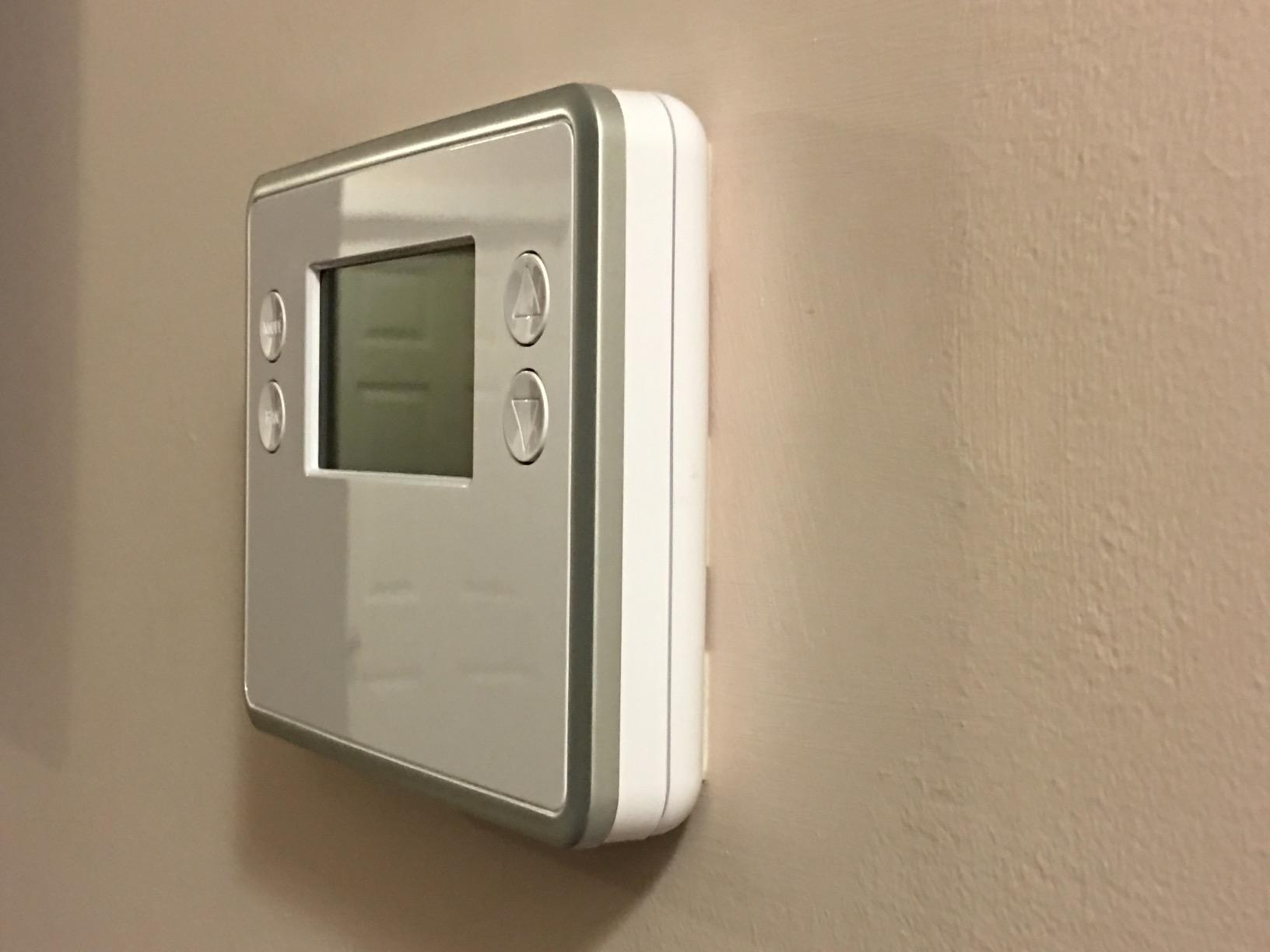 Z-Wave Smart Thermostat (Compatible with Major Z-Wave Hubs) customer photo 1