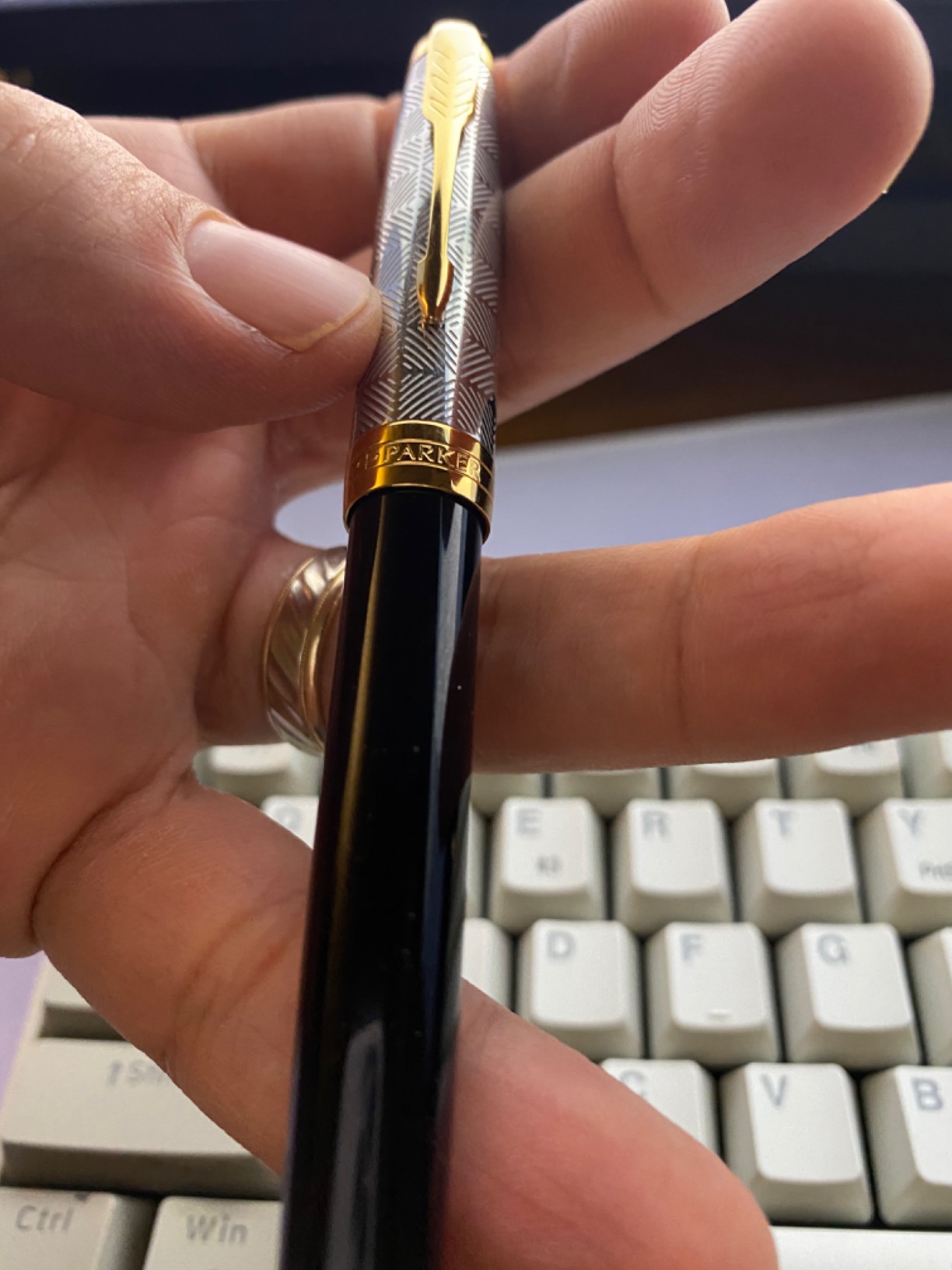 Parker Sonnet Fountain Pen Chiseled Silver with Gold Trim Solid 18k Gold Fine Nib (1931489) customer photo 1