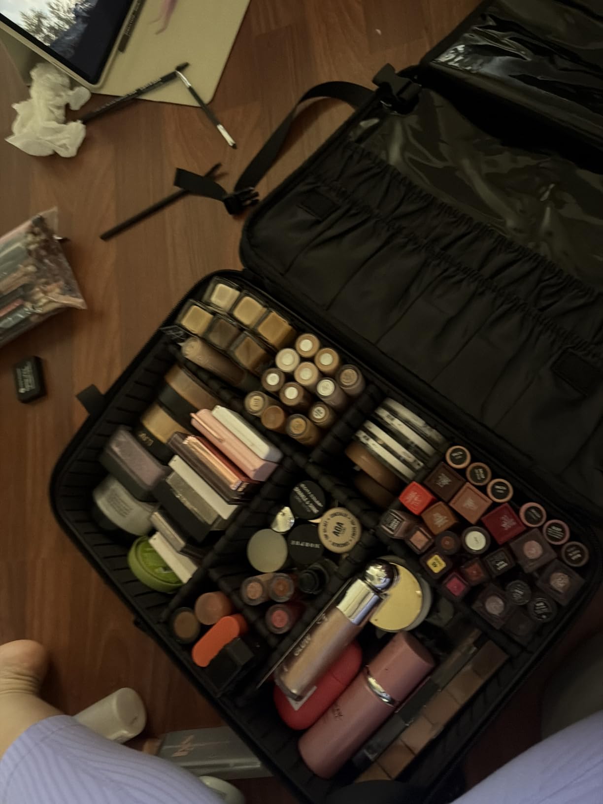 Relavel Makeup Case Large Makeup Bag Professional Train Case 16.5 inches Travel Cosmetic Organizer Brush Holder Waterproof Makeup Artist Storage Box, 3 Layer Large Capacity, with Adjustable Strap customer photo 2