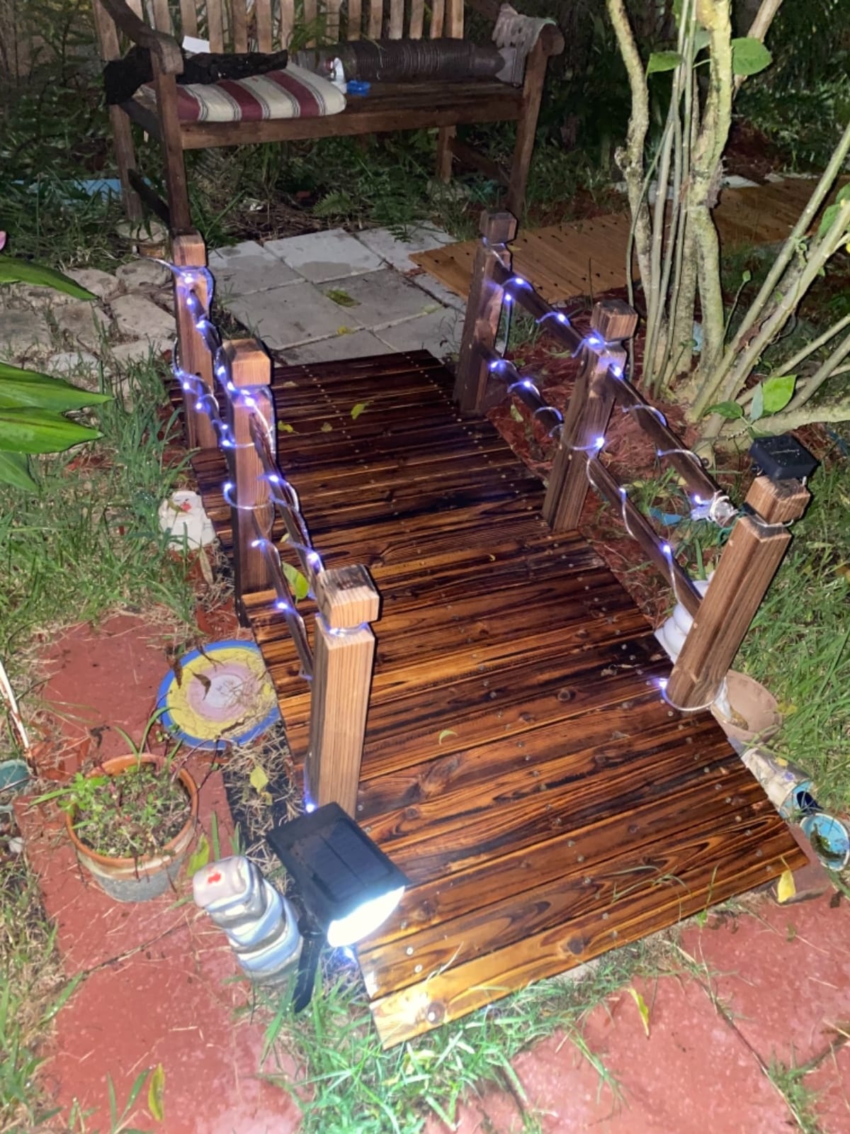 Giantex 5 FT Wooden Garden Bridge, Stained Wood Arc Footbridge with Railings, 400 lbs Capacity, Decorative Pond Bridge for Outdoor Garden Yard Backyard Creek Farm (Brown) customer photo 2